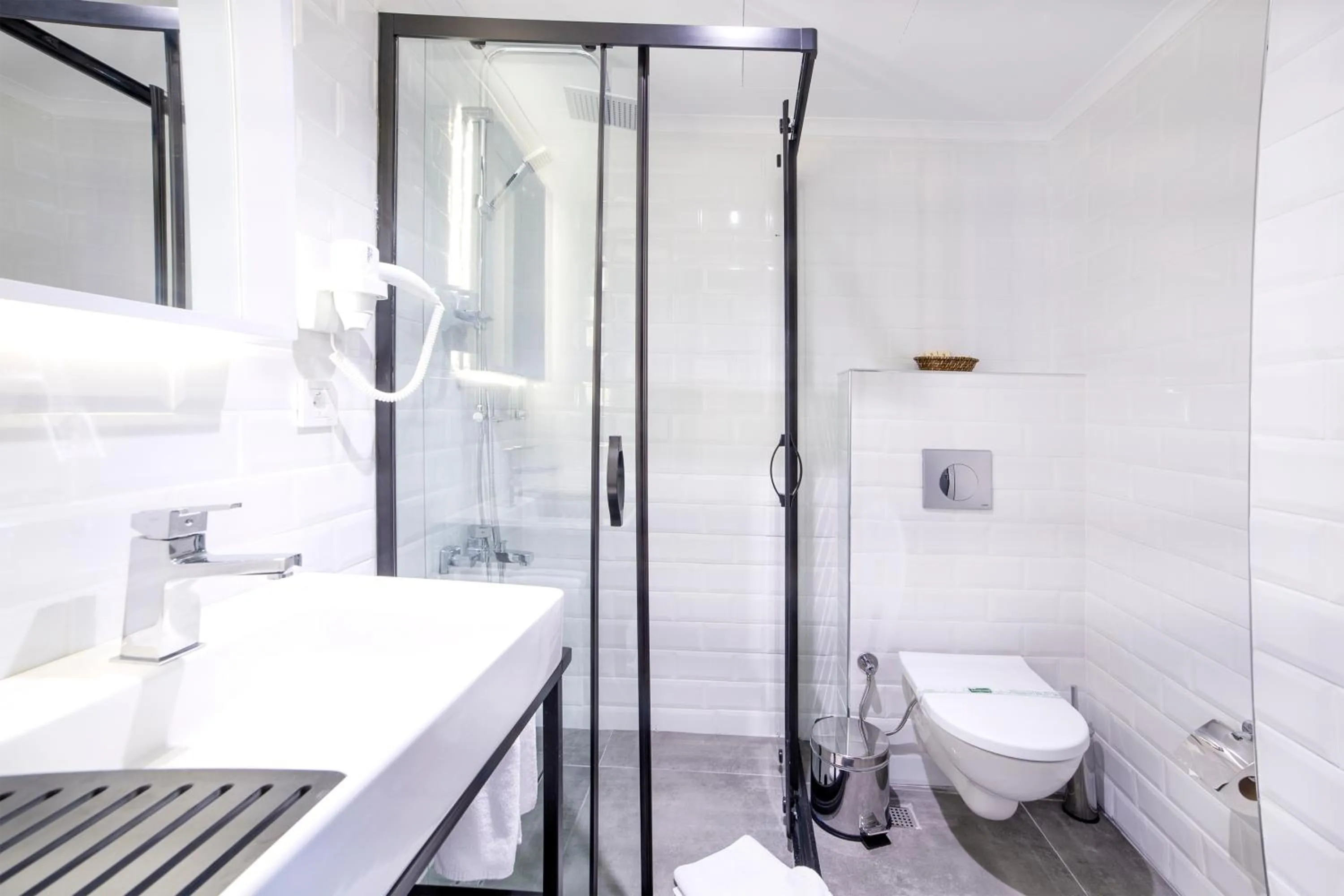 Toilet in Barin Hotel