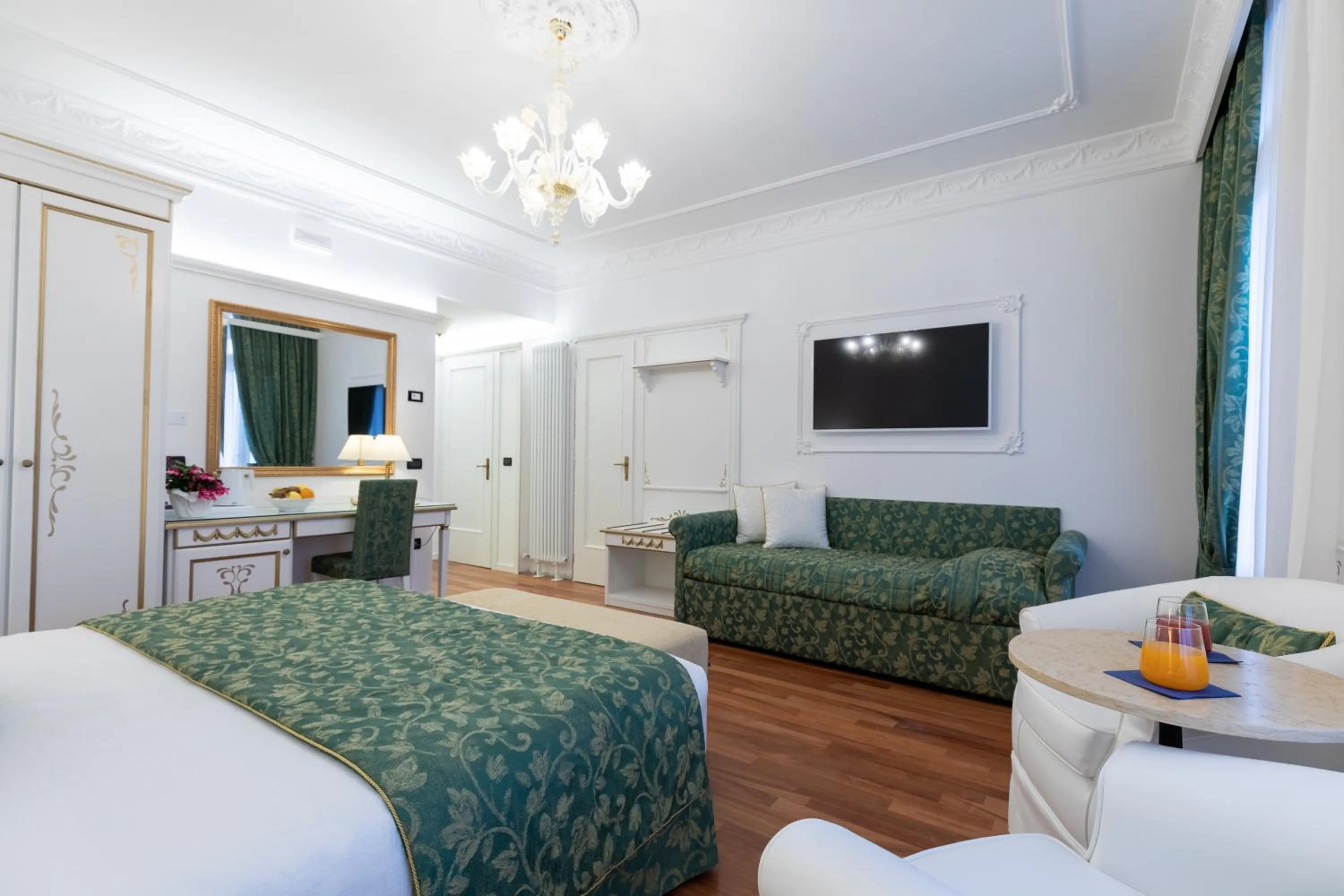 Bed in Hotel Croce Bianca