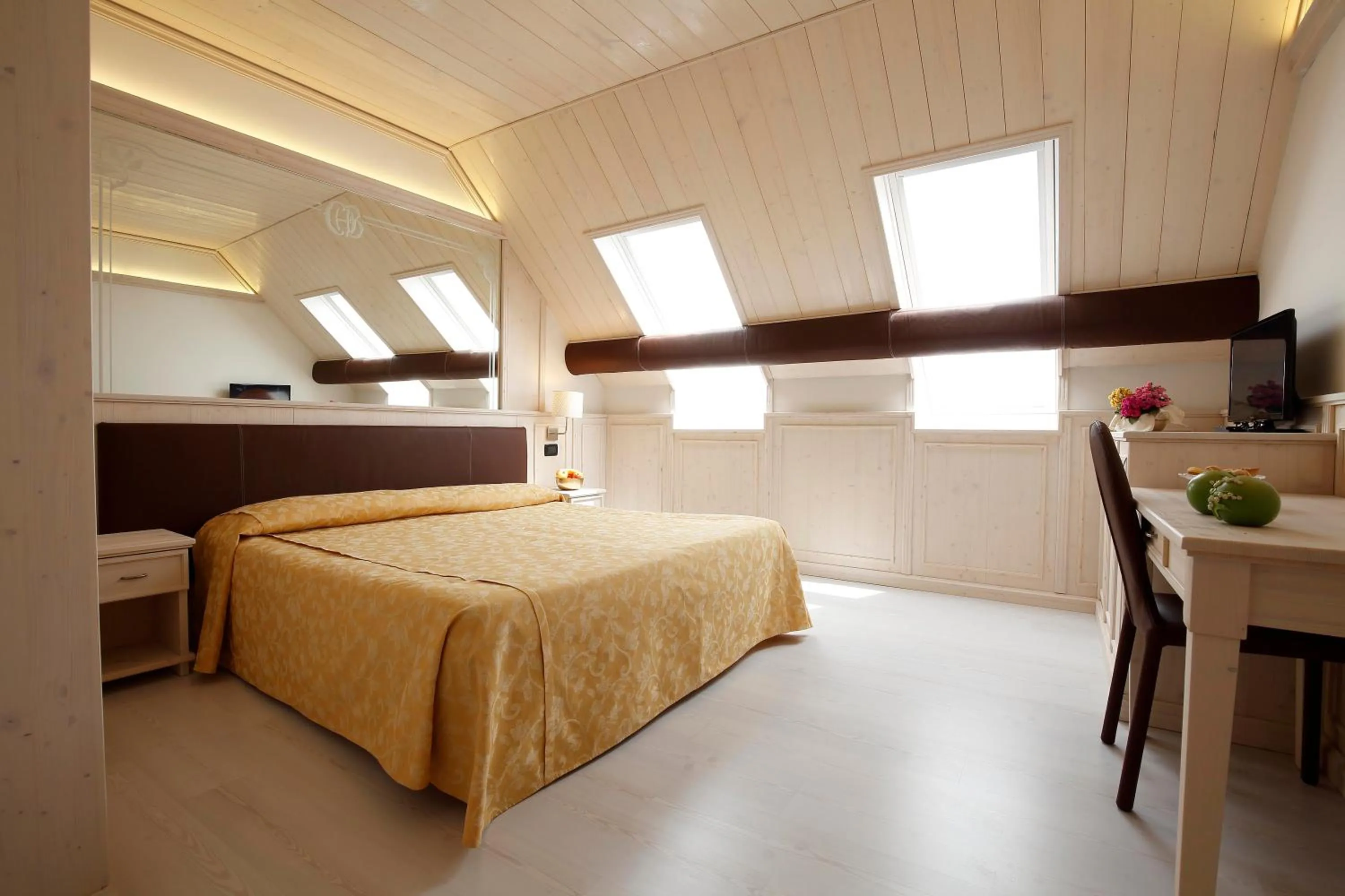 Bed in Hotel Croce Bianca