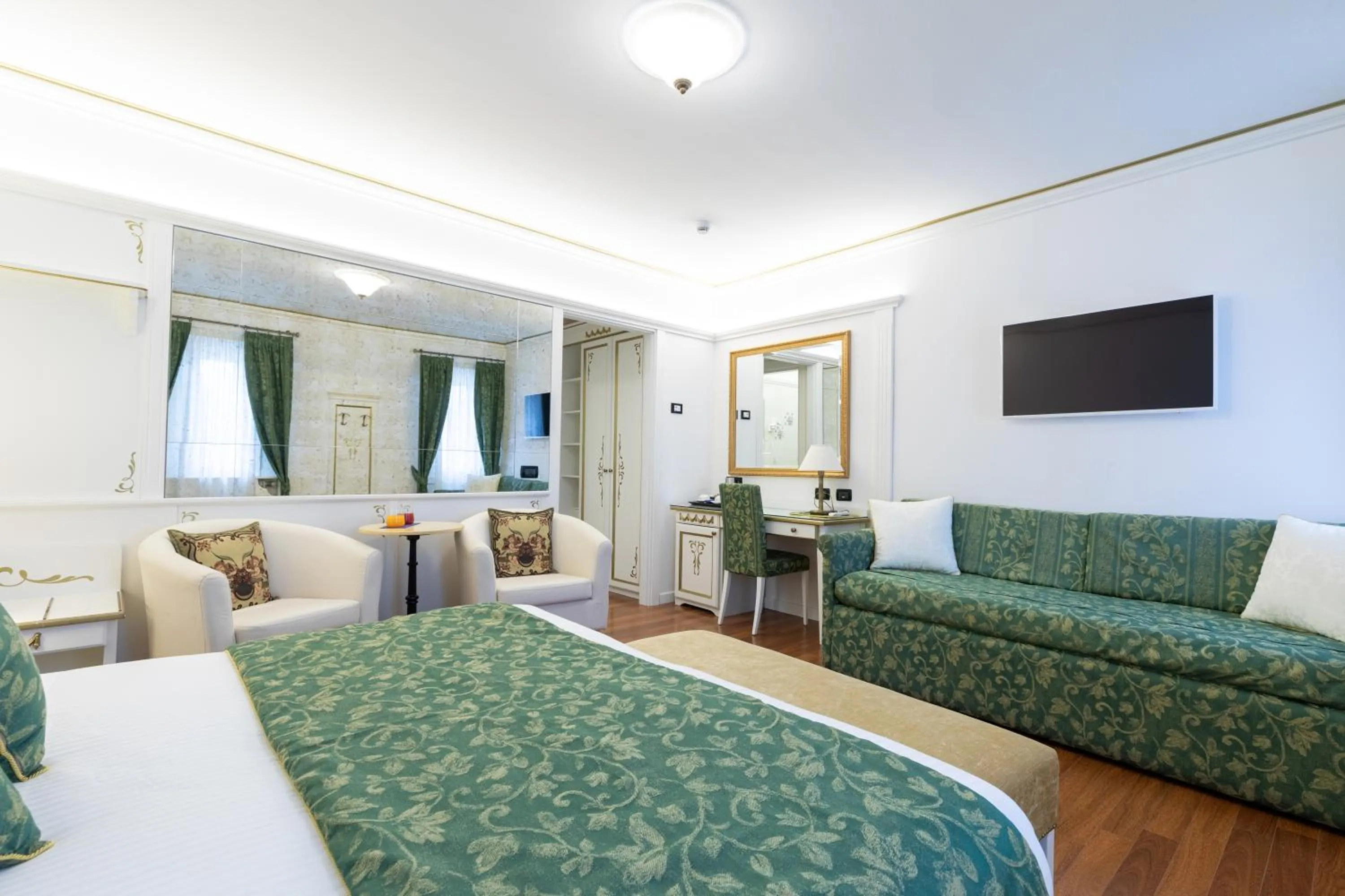 Bed in Hotel Croce Bianca