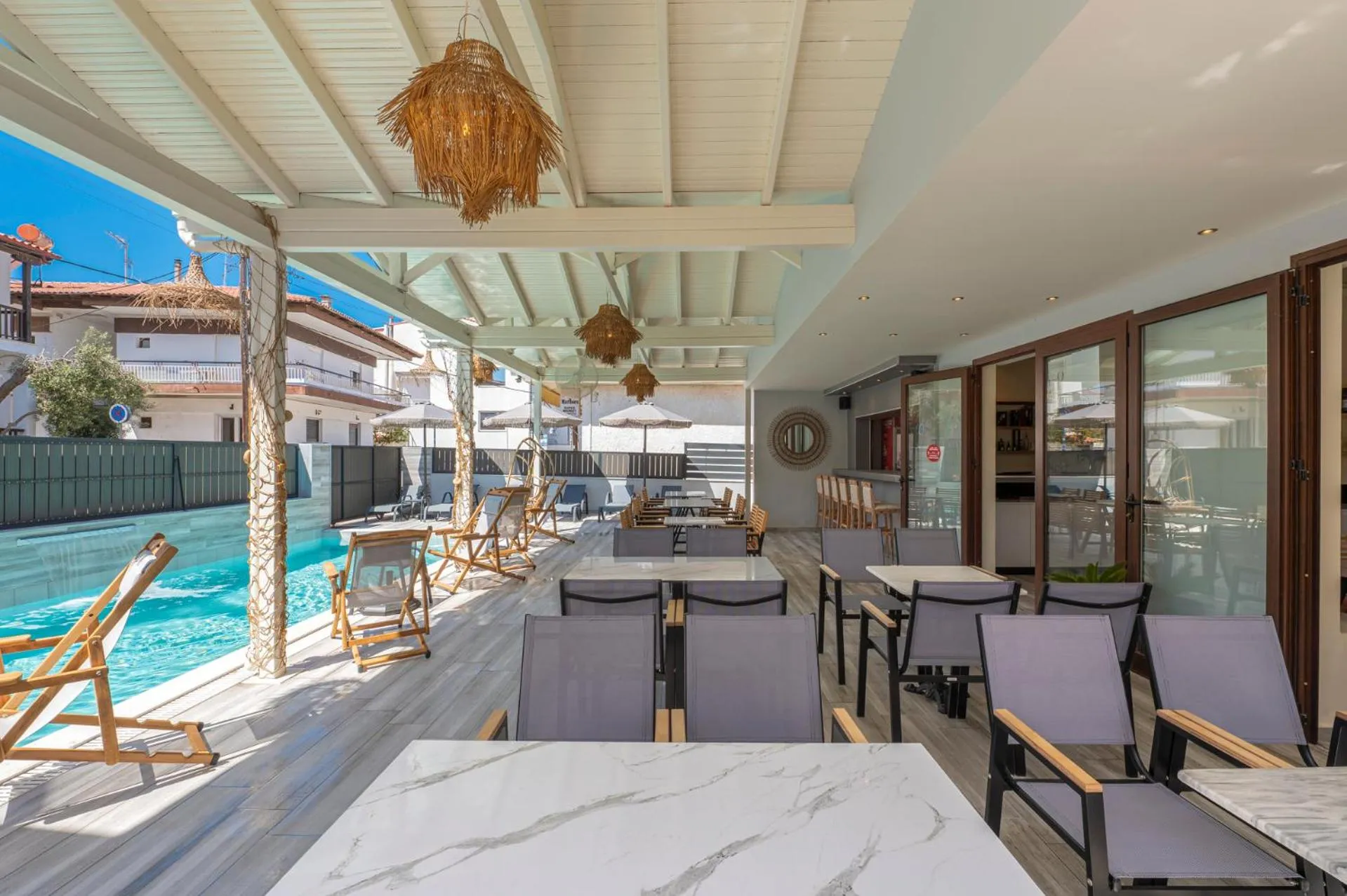 Living room in Adonis Hotel