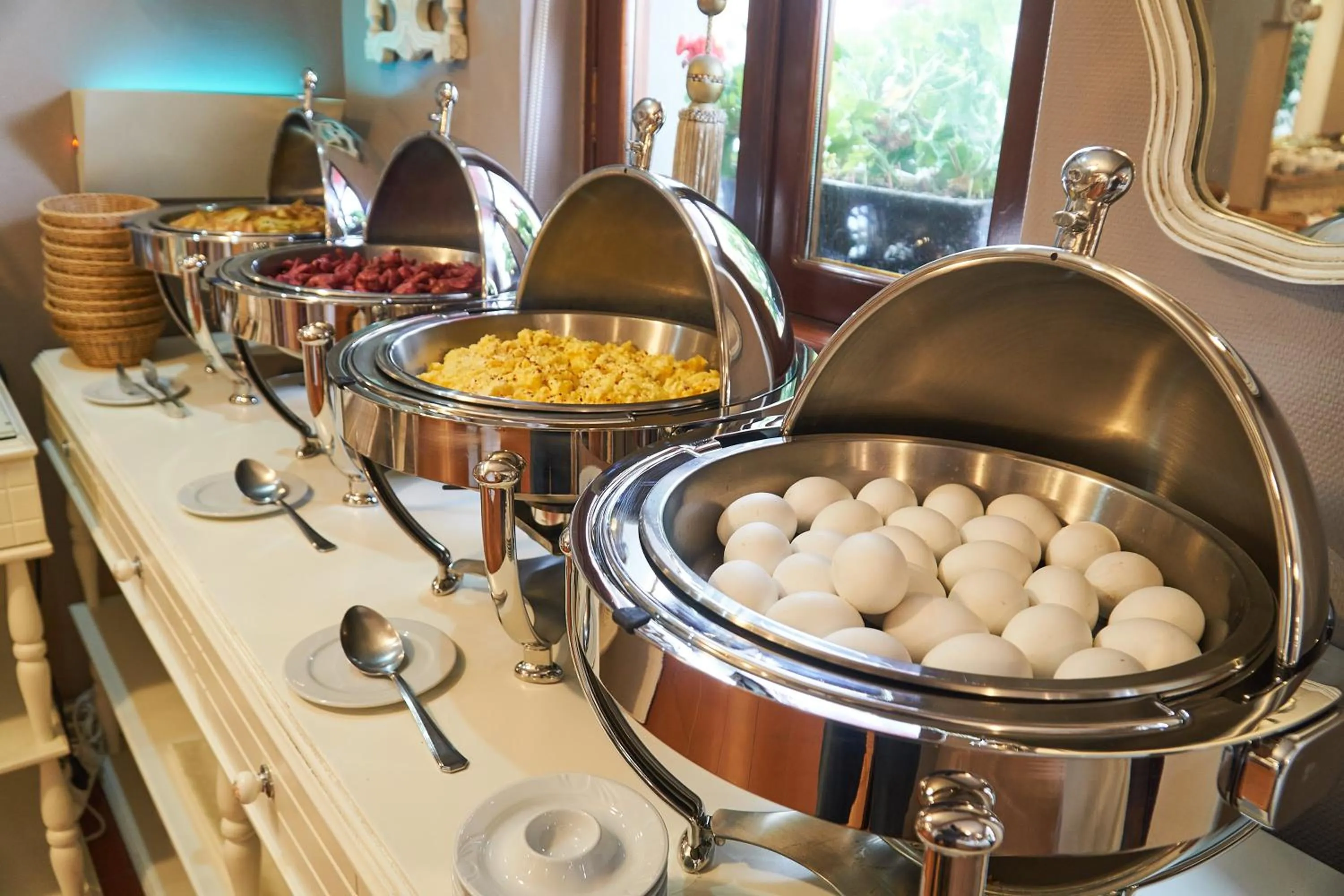 Buffet breakfast in Celal Sultan Hotel Special Class