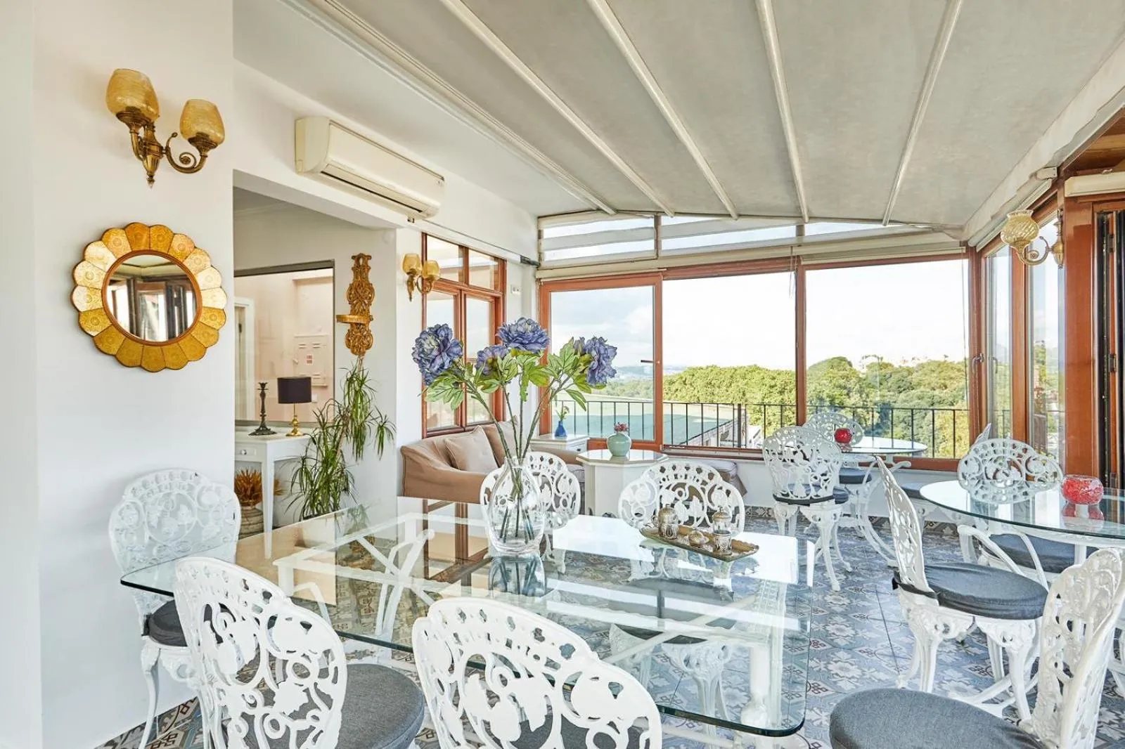 Restaurant/places to eat in Celal Sultan Hotel Special Class