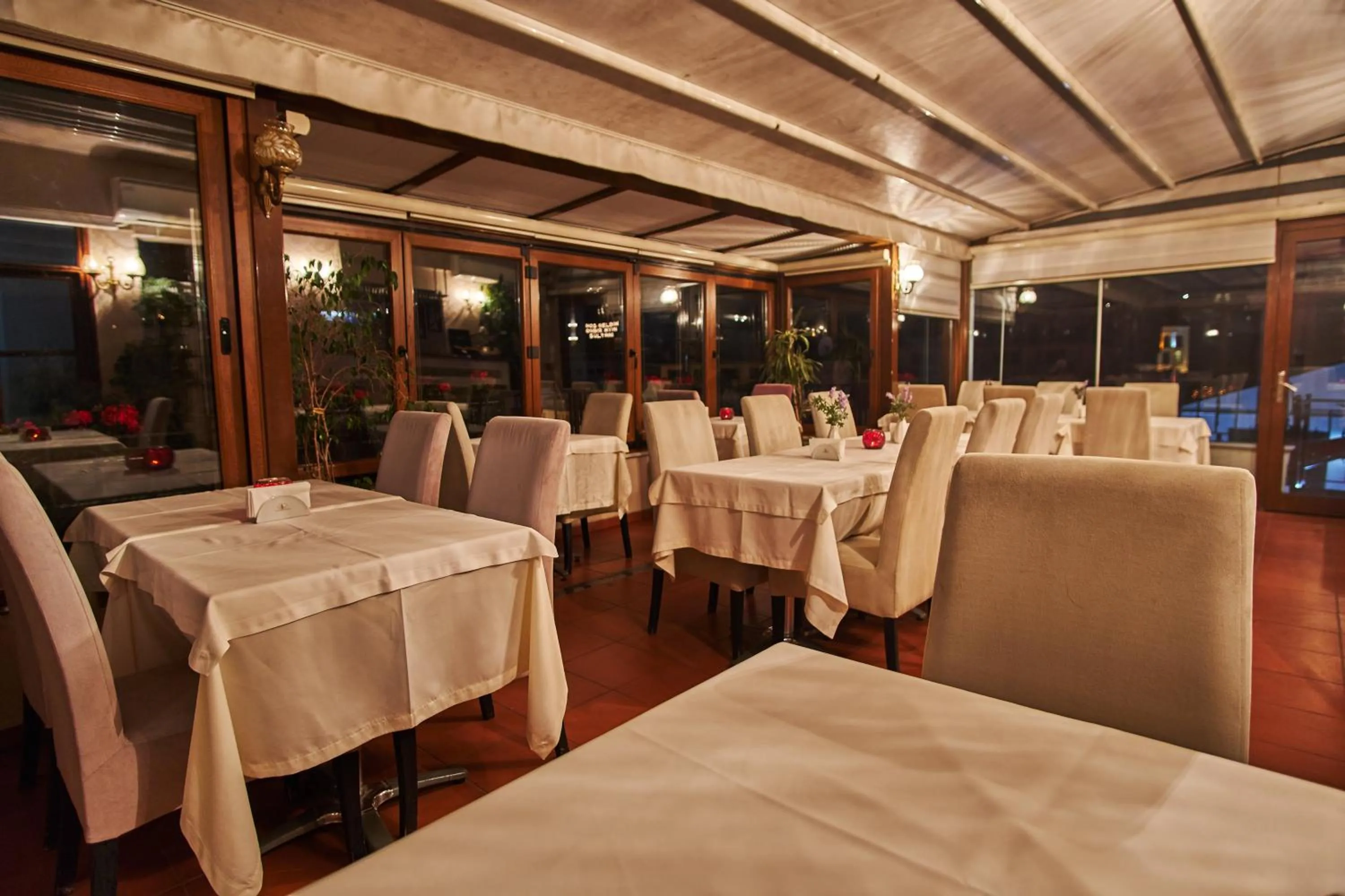 Restaurant/places to eat in Celal Sultan Hotel Special Class