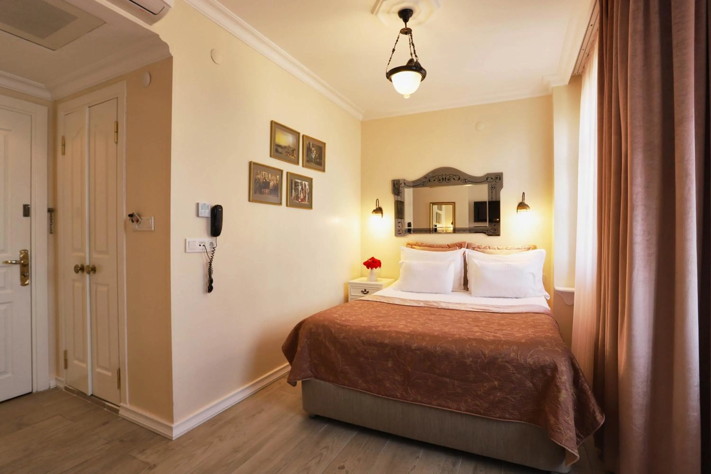 Bedroom, Bed in Celal Sultan Hotel Special Class