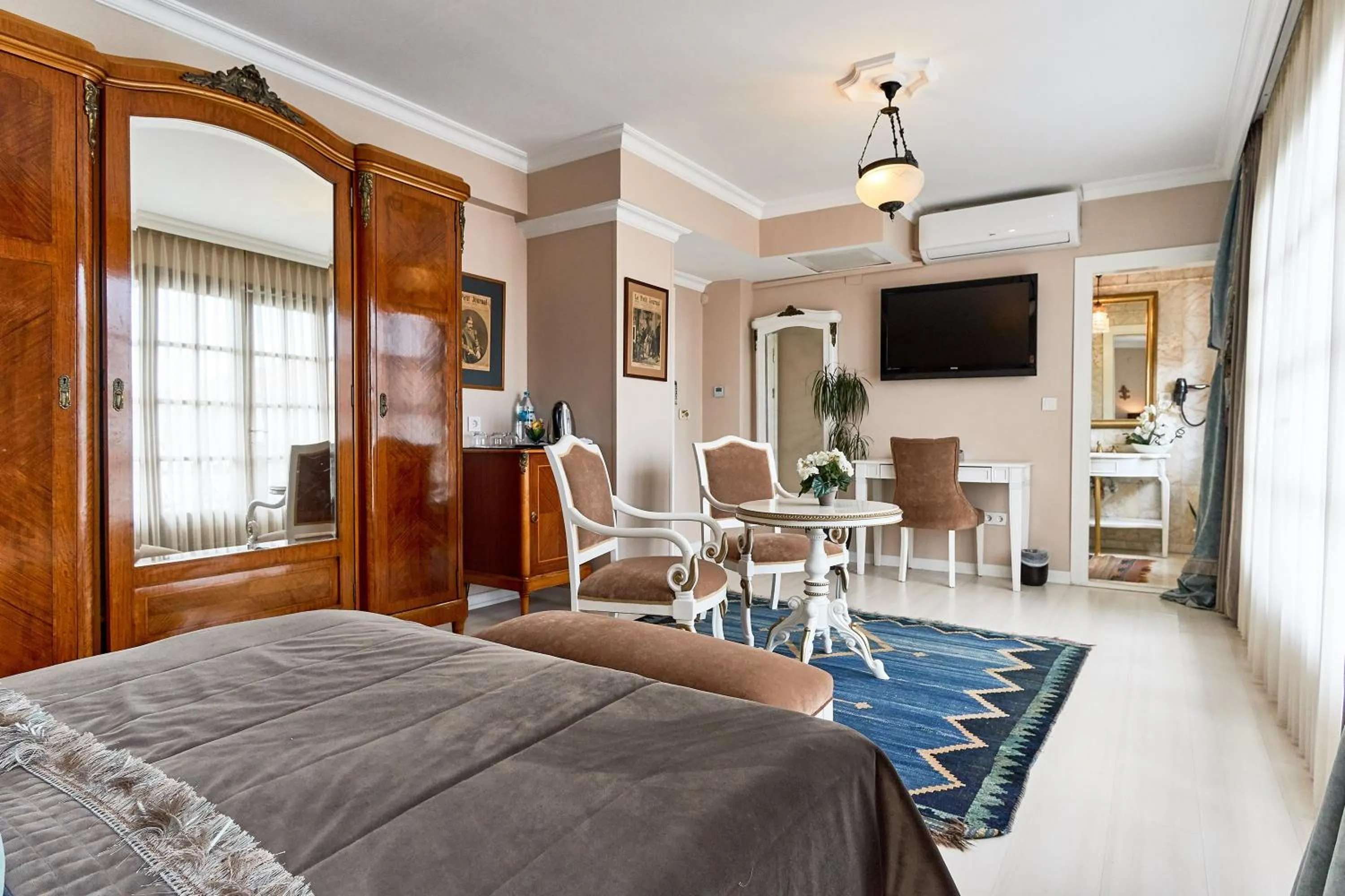 Decorative detail, Bed in Celal Sultan Hotel Special Class