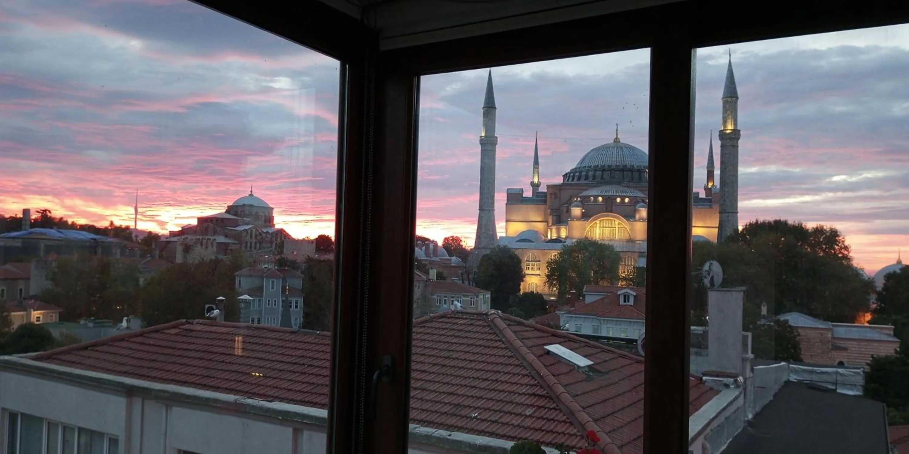 Restaurant/places to eat in Celal Sultan Hotel Special Class