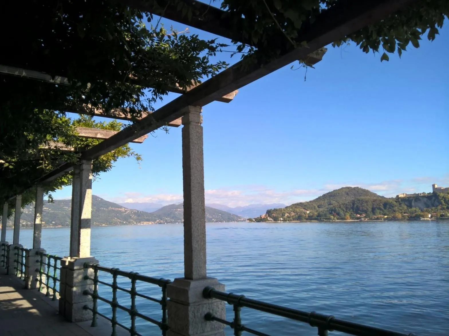 Nearby landmark in Room country-lake