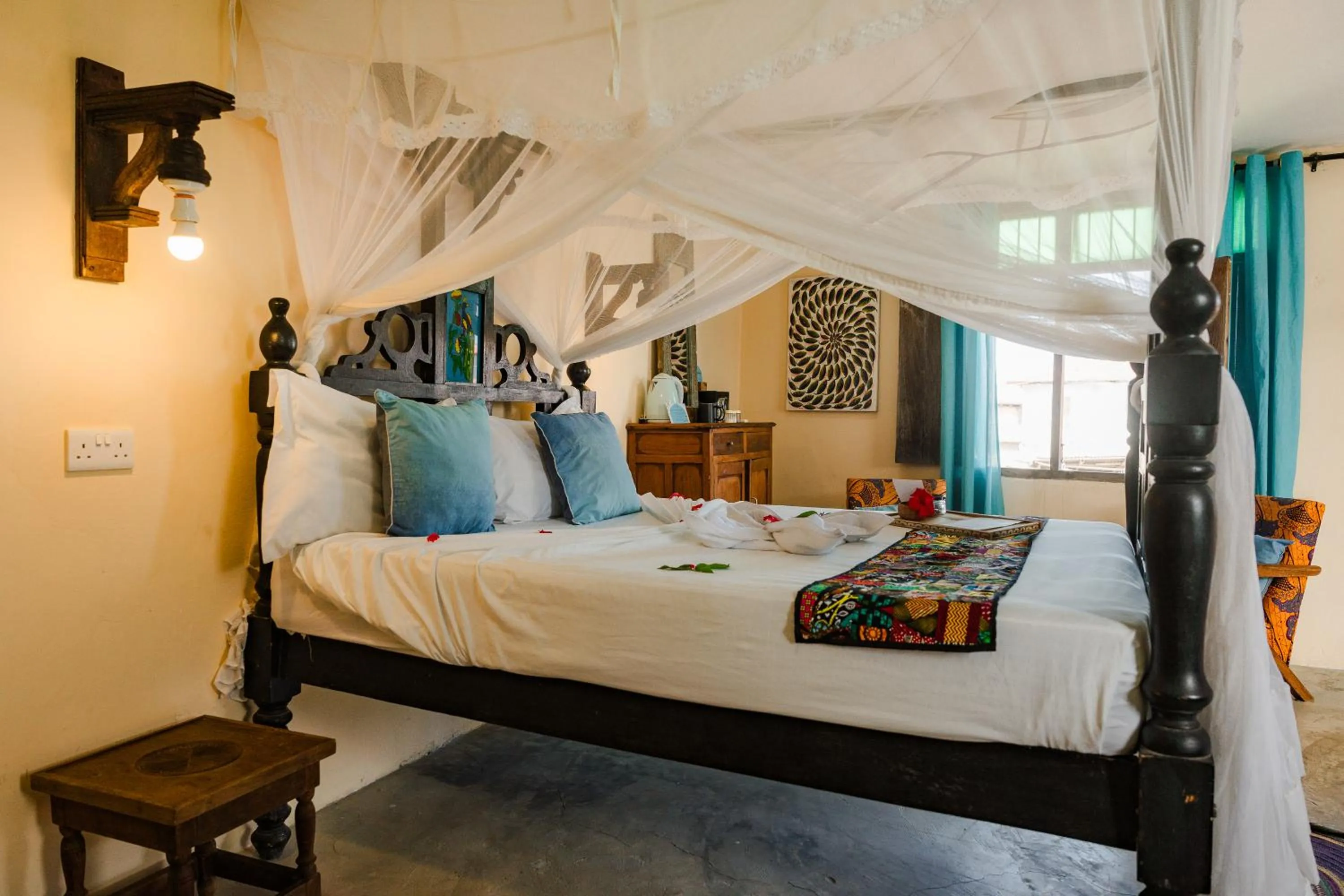 Photo of the whole room, Bed in Emerald Palm Boutique Hotel