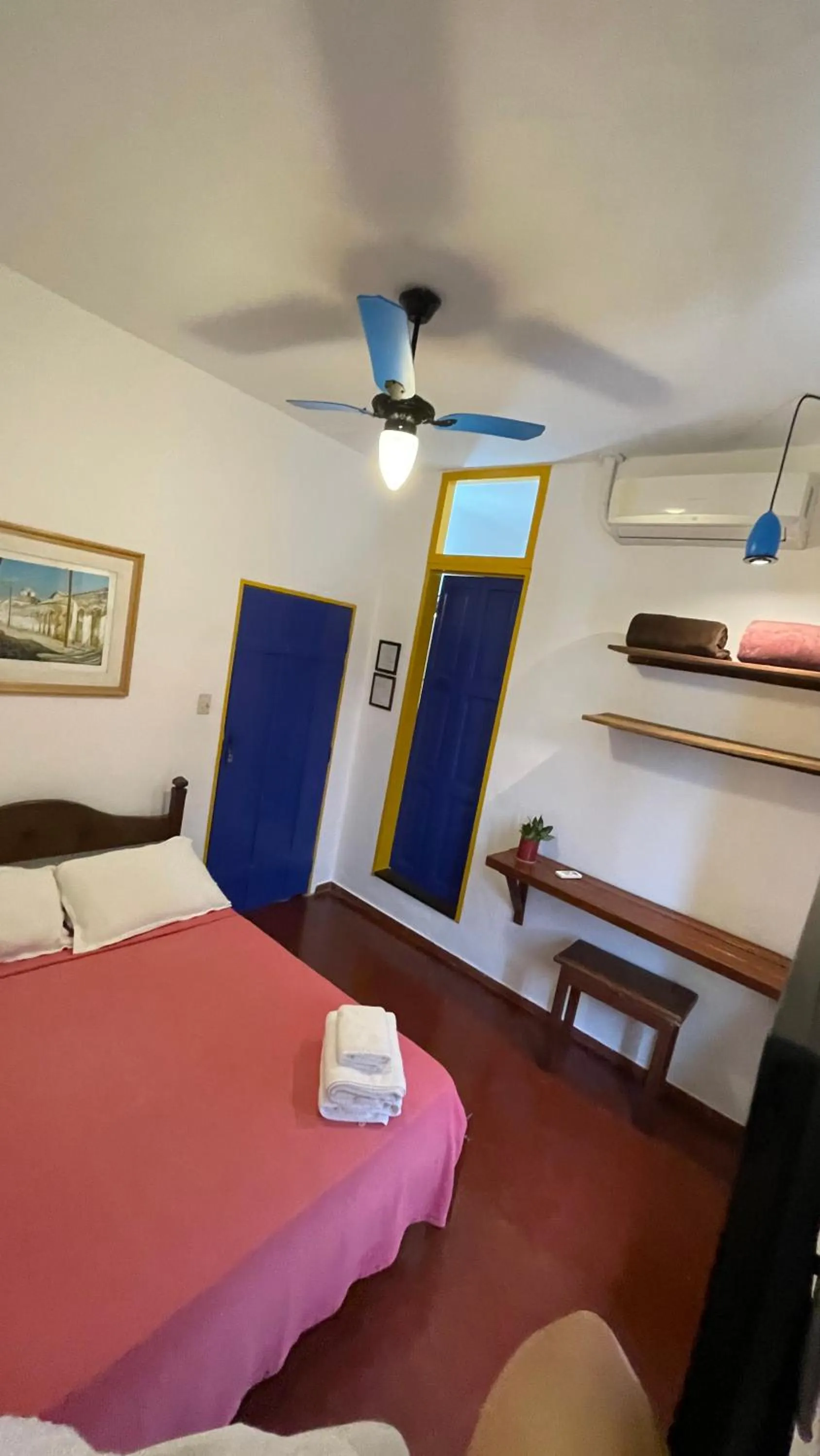 Photo of the whole room, Bed in Café e Prosa Centro Histórico