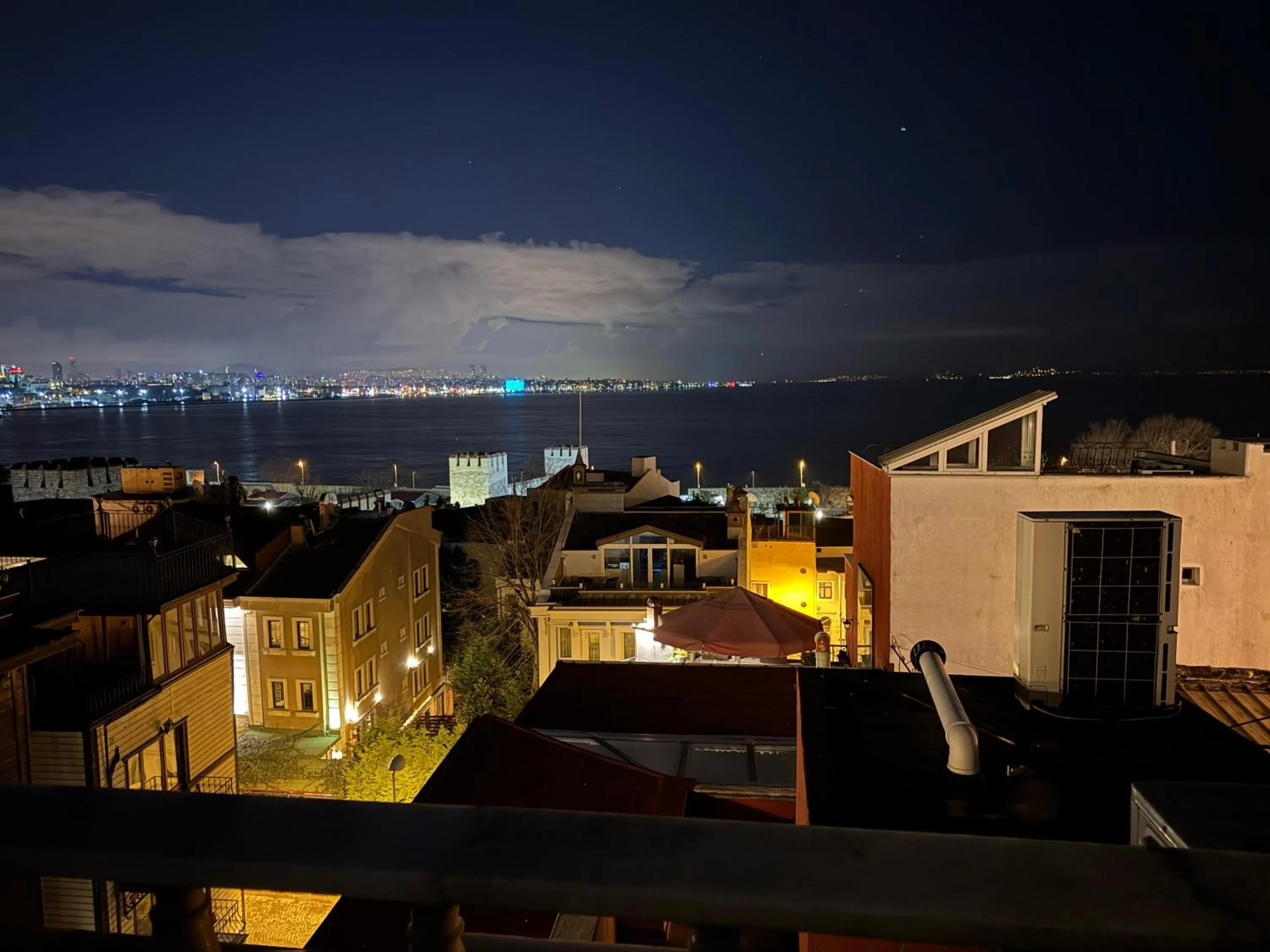 Night in Hanedan Hotel