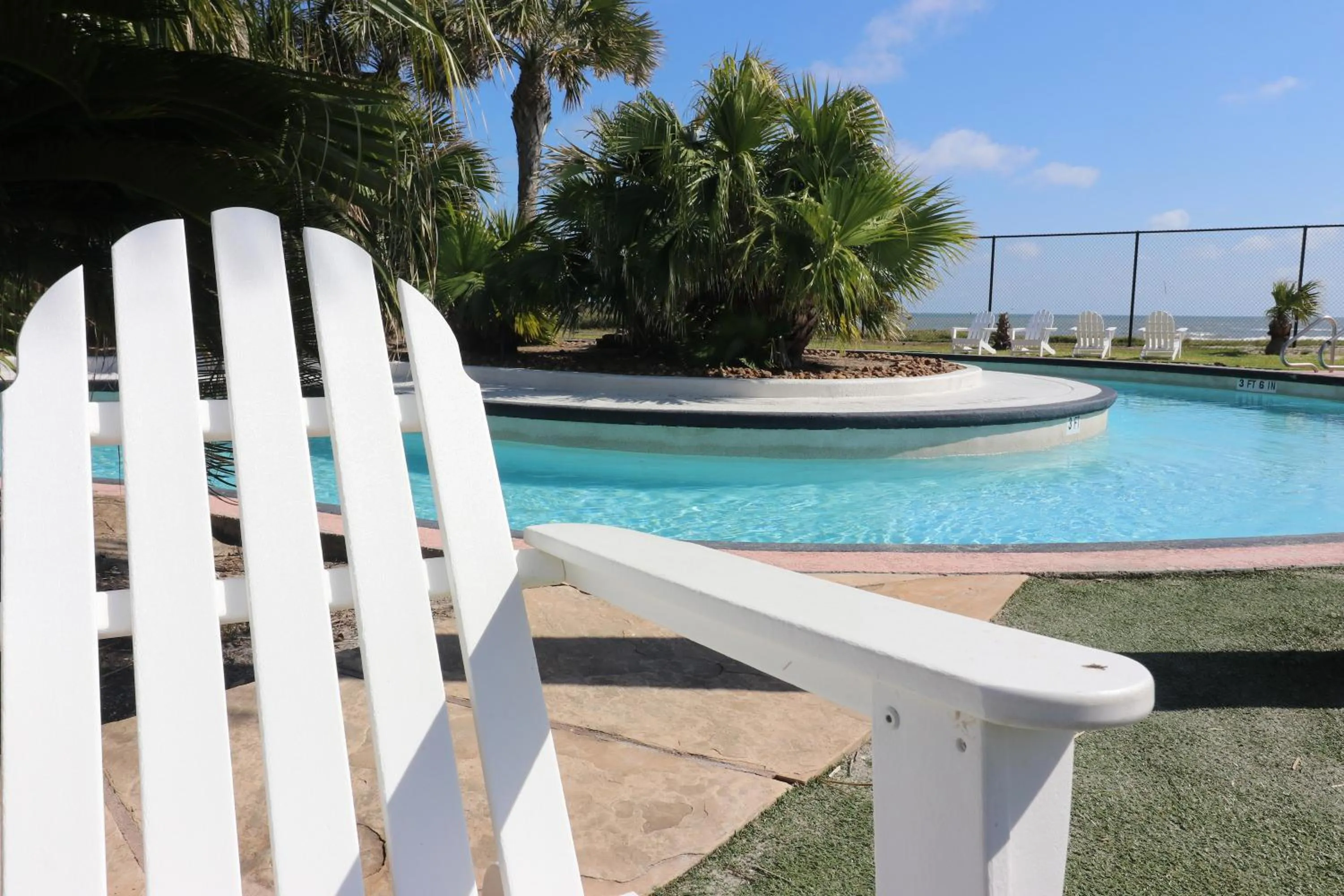 Beachfront Laid Back and Luxurious Diamond Beach Condo - Amazing Pools Amenities