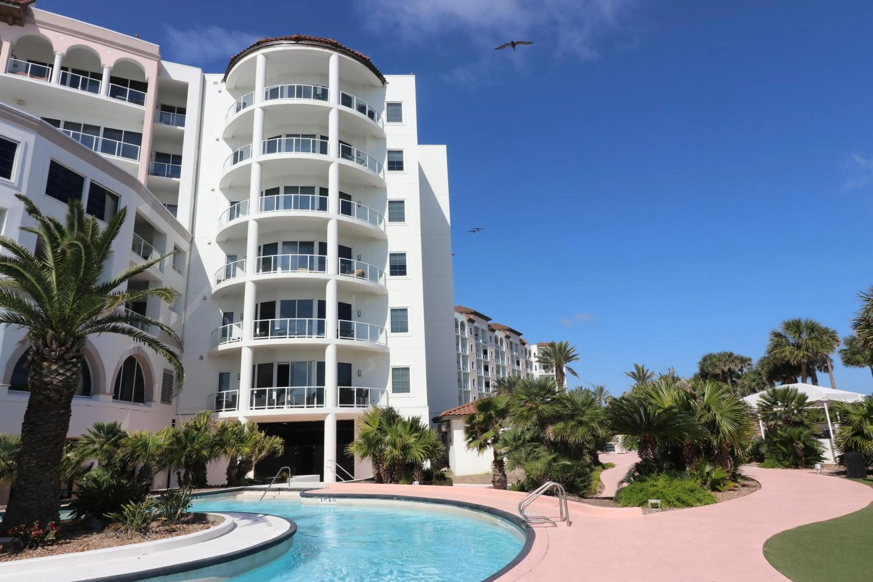 Beachfront Laid Back and Luxurious Diamond Beach Condo - Amazing Pools Amenities