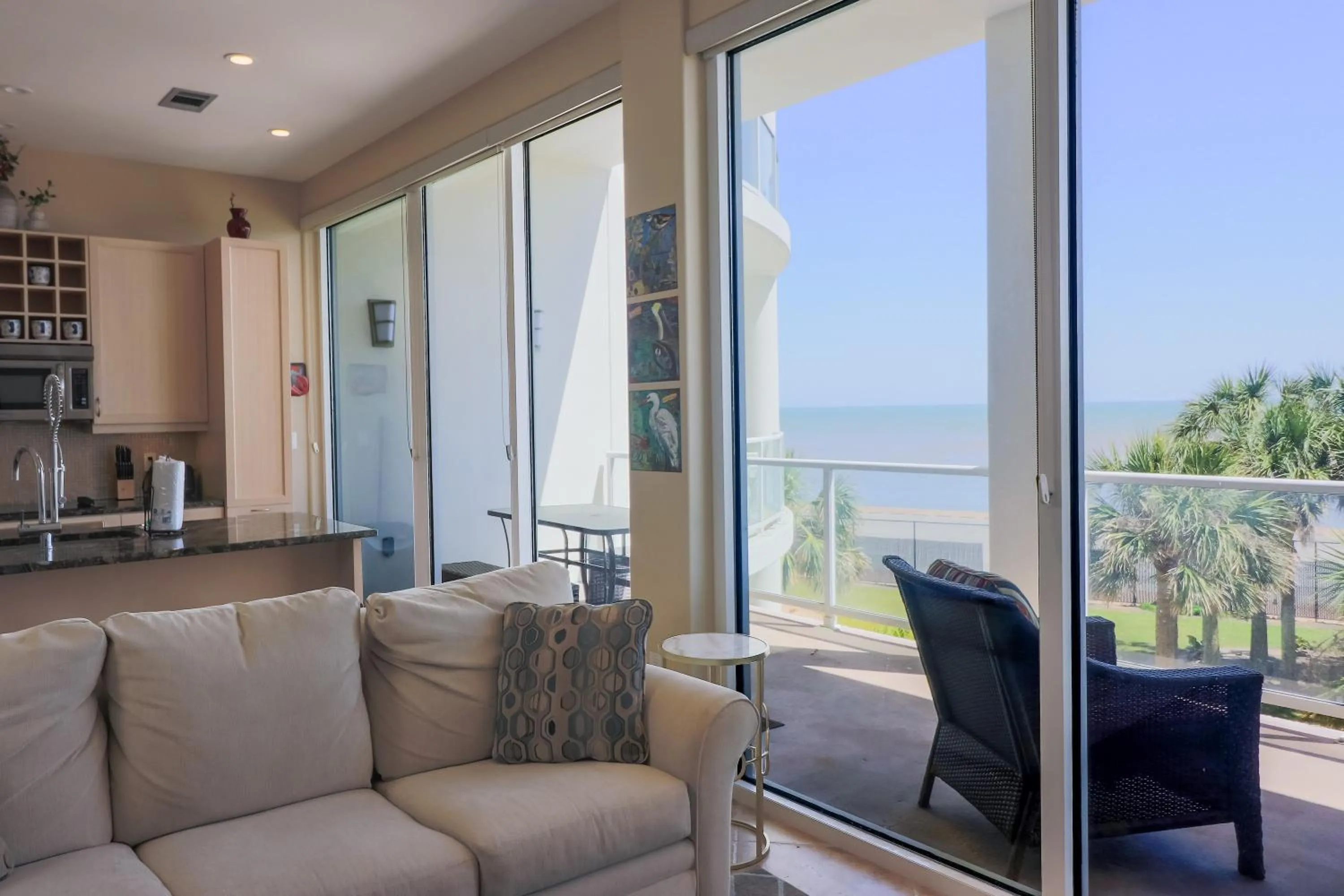 Beachfront Laid Back and Luxurious Diamond Beach Condo - Amazing Pools Amenities