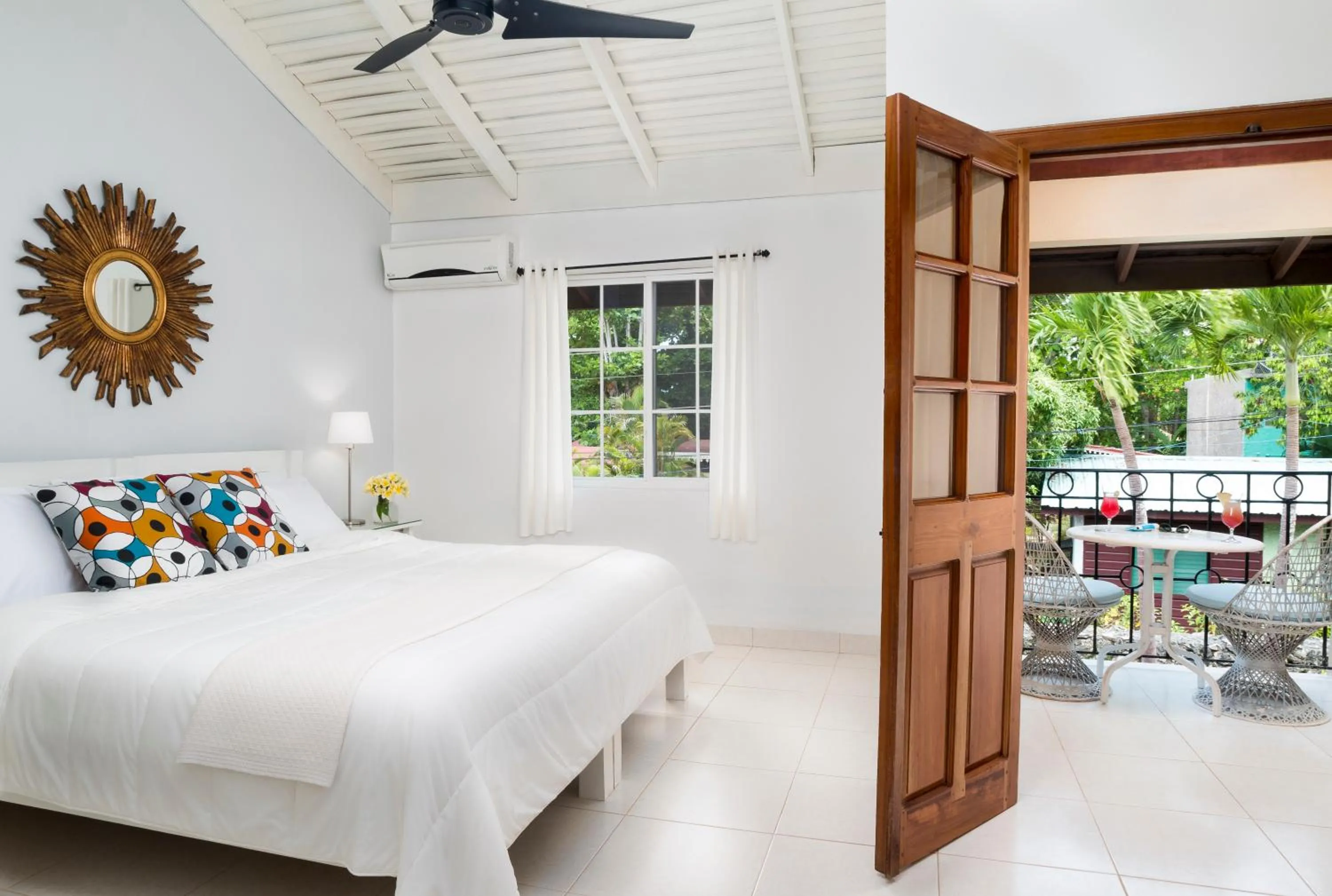 Bedroom, Bed in White Sands Negril