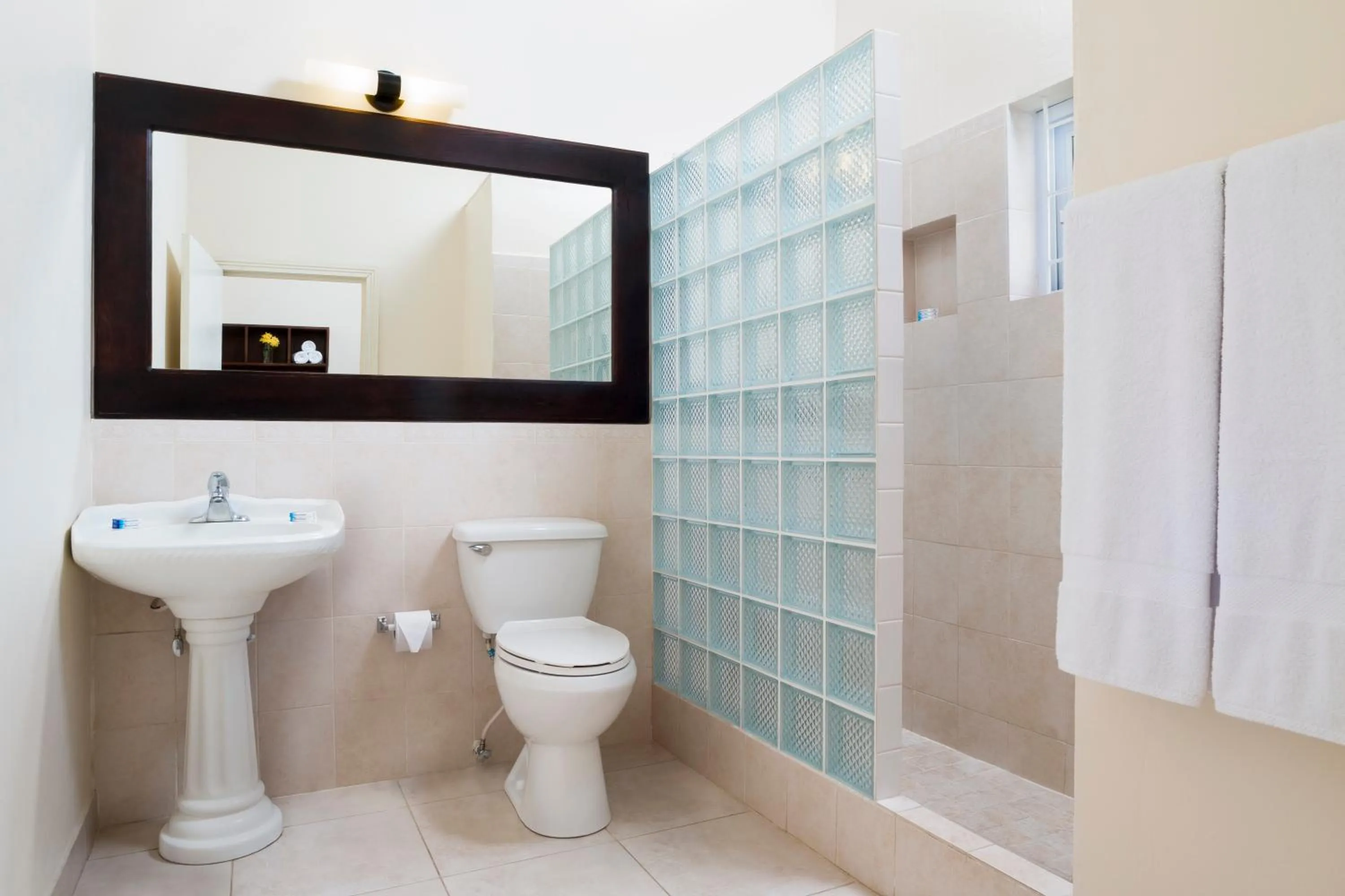 Shower in White Sands Negril