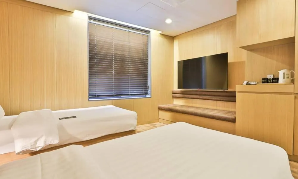 Jongro Makers X pretty Hotel