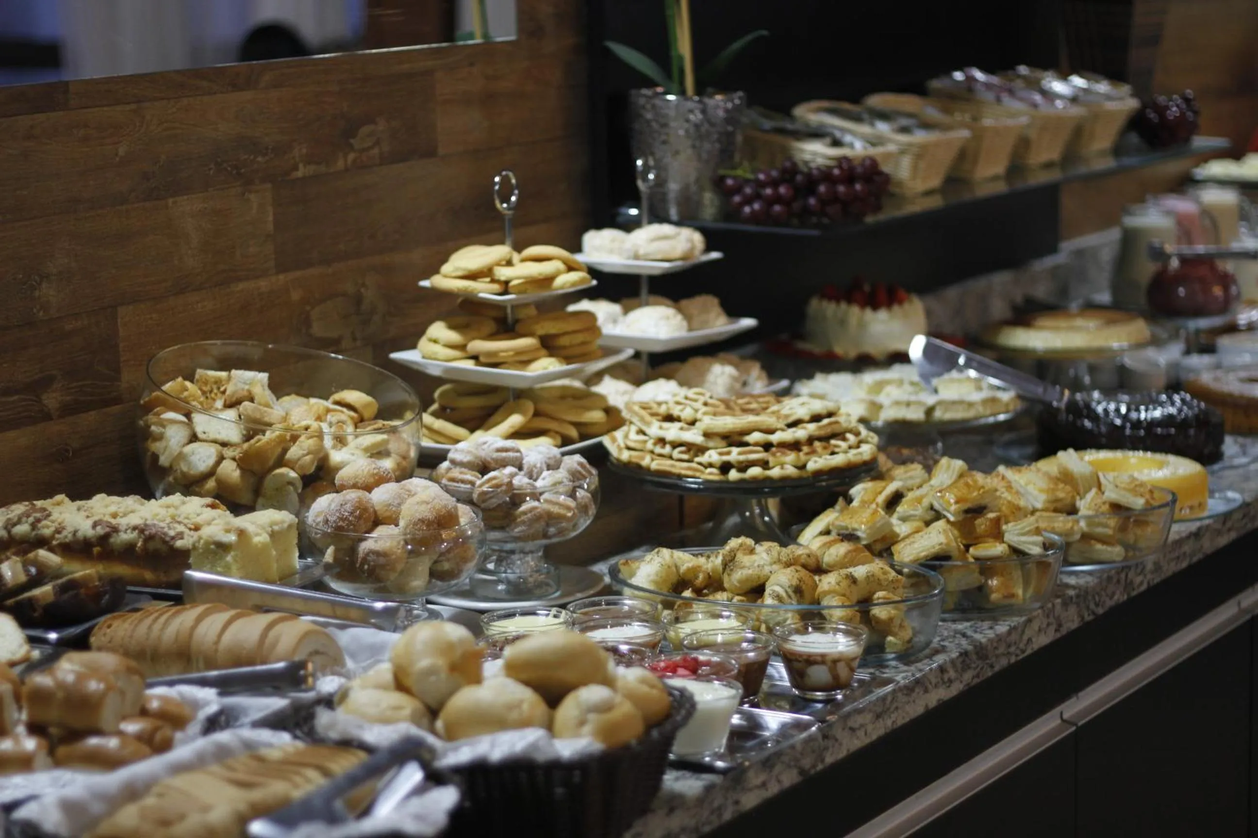 Buffet breakfast in Sky Ville Hotel Gramado