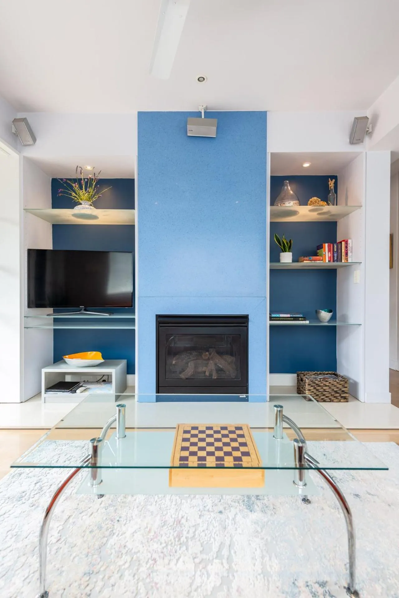 TV and multimedia in Rhyll Haven Luxury Getaway Apartments