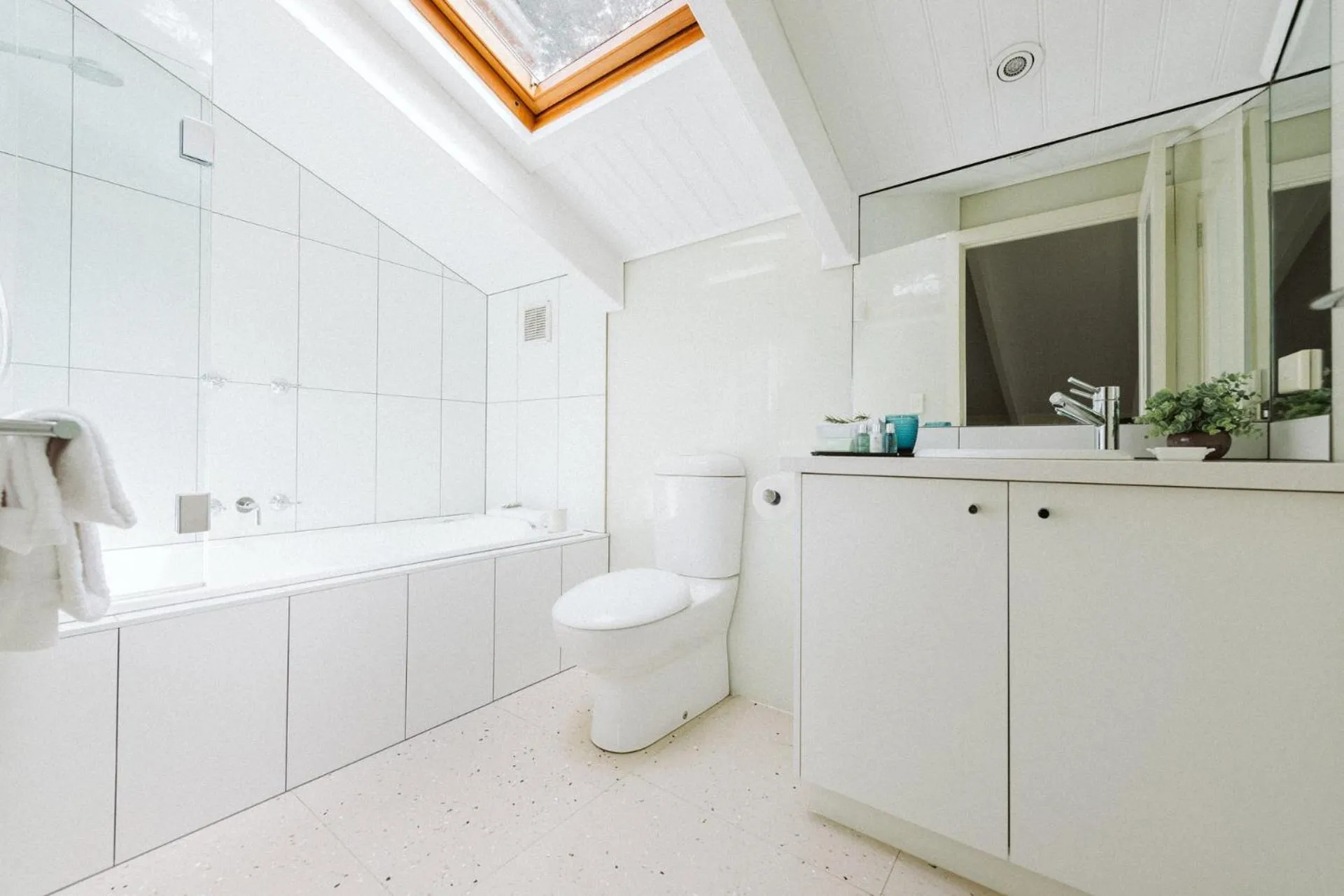 Bathroom in Rhyll Haven Luxury Getaway Apartments