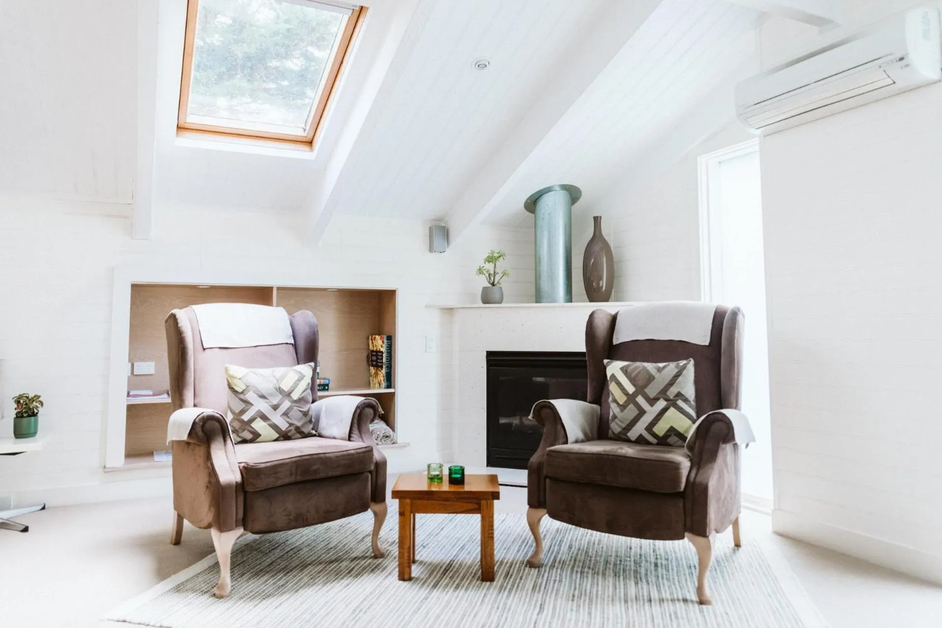 TV and multimedia in Rhyll Haven Luxury Getaway Apartments