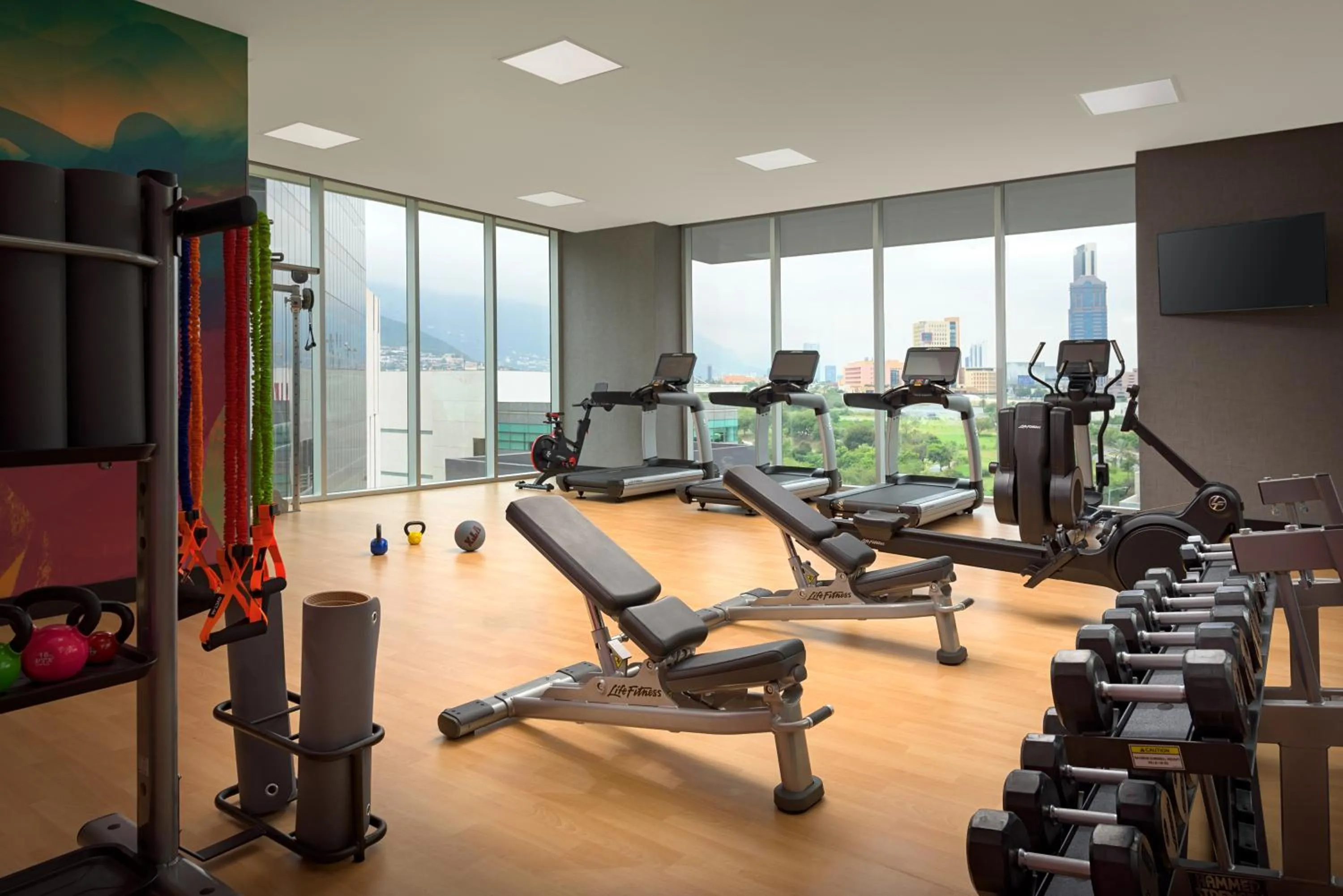 Fitness centre/facilities in Hyatt Place Monterrey Valle