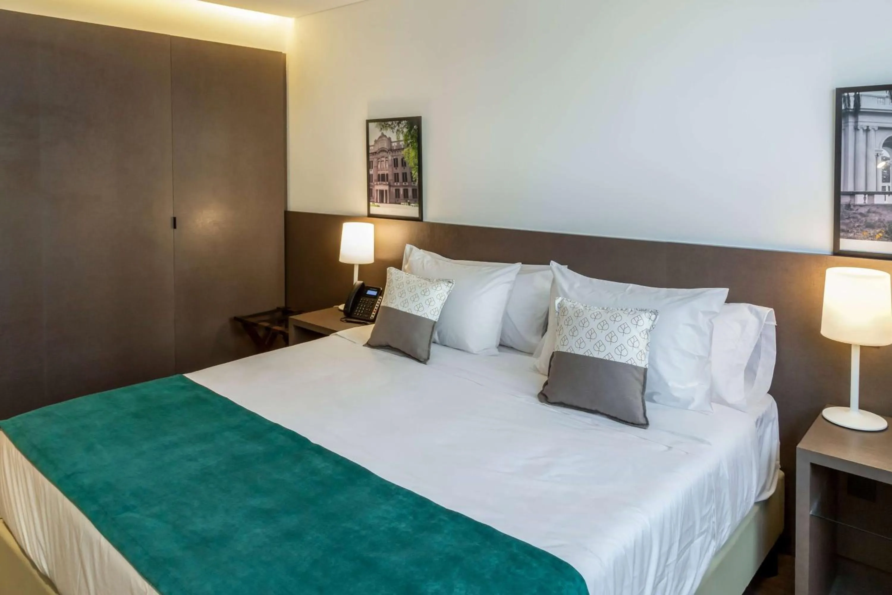 Photo of the whole room, Bed in Dazzler by Wyndham La Plata