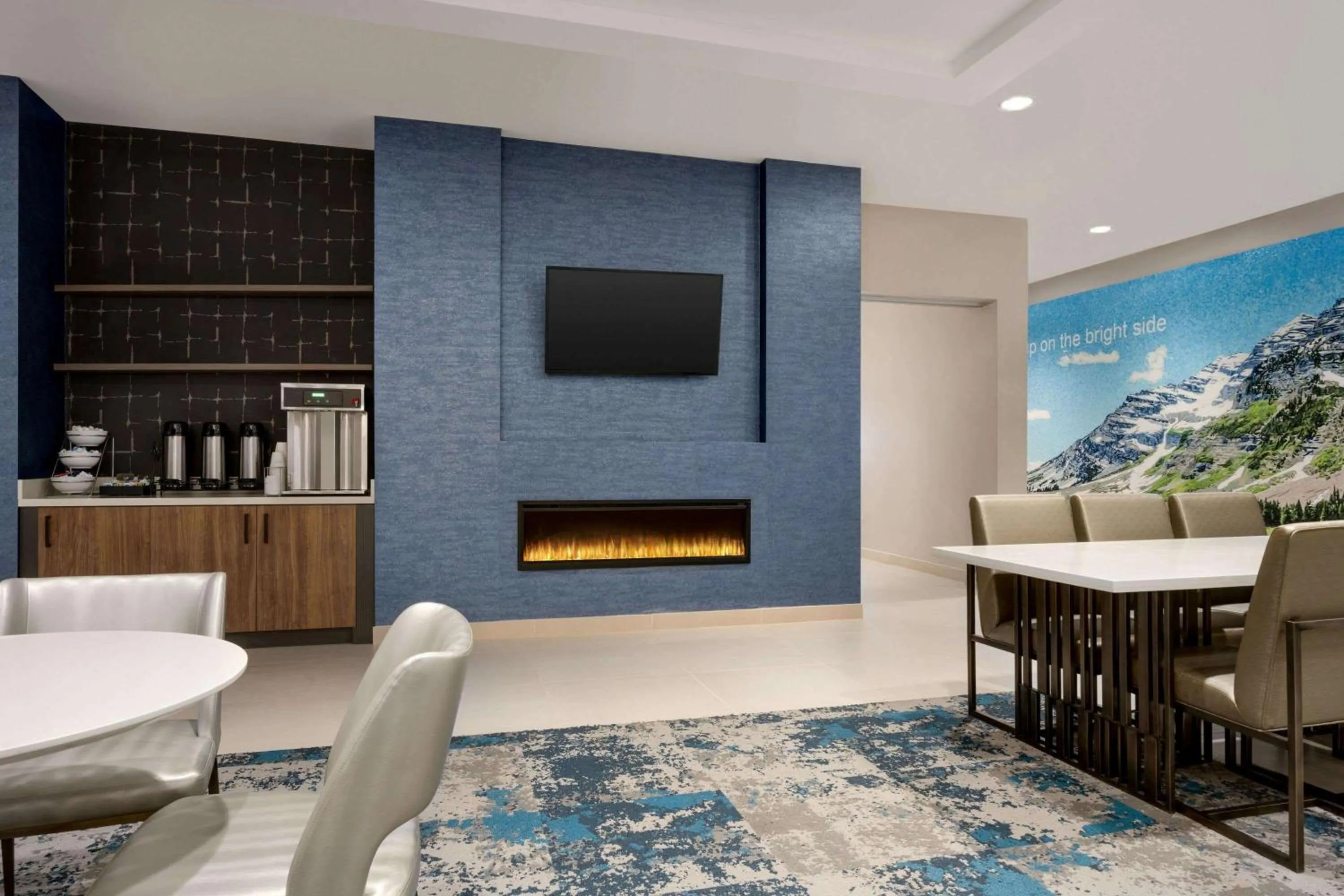 Breakfast in La Quinta Inn & Suites by Wyndham Denver Parker