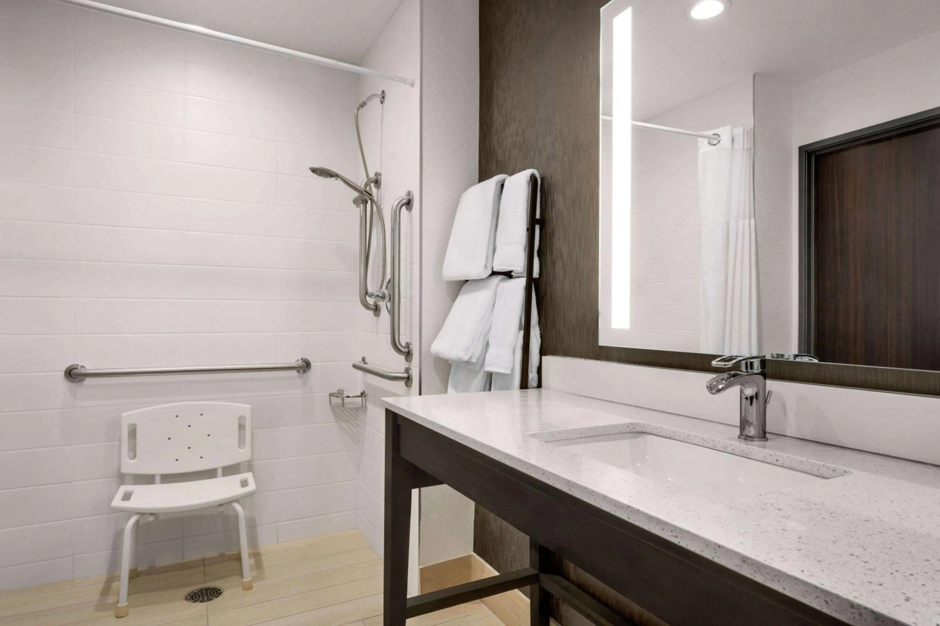Shower in La Quinta Inn & Suites by Wyndham Denver Parker