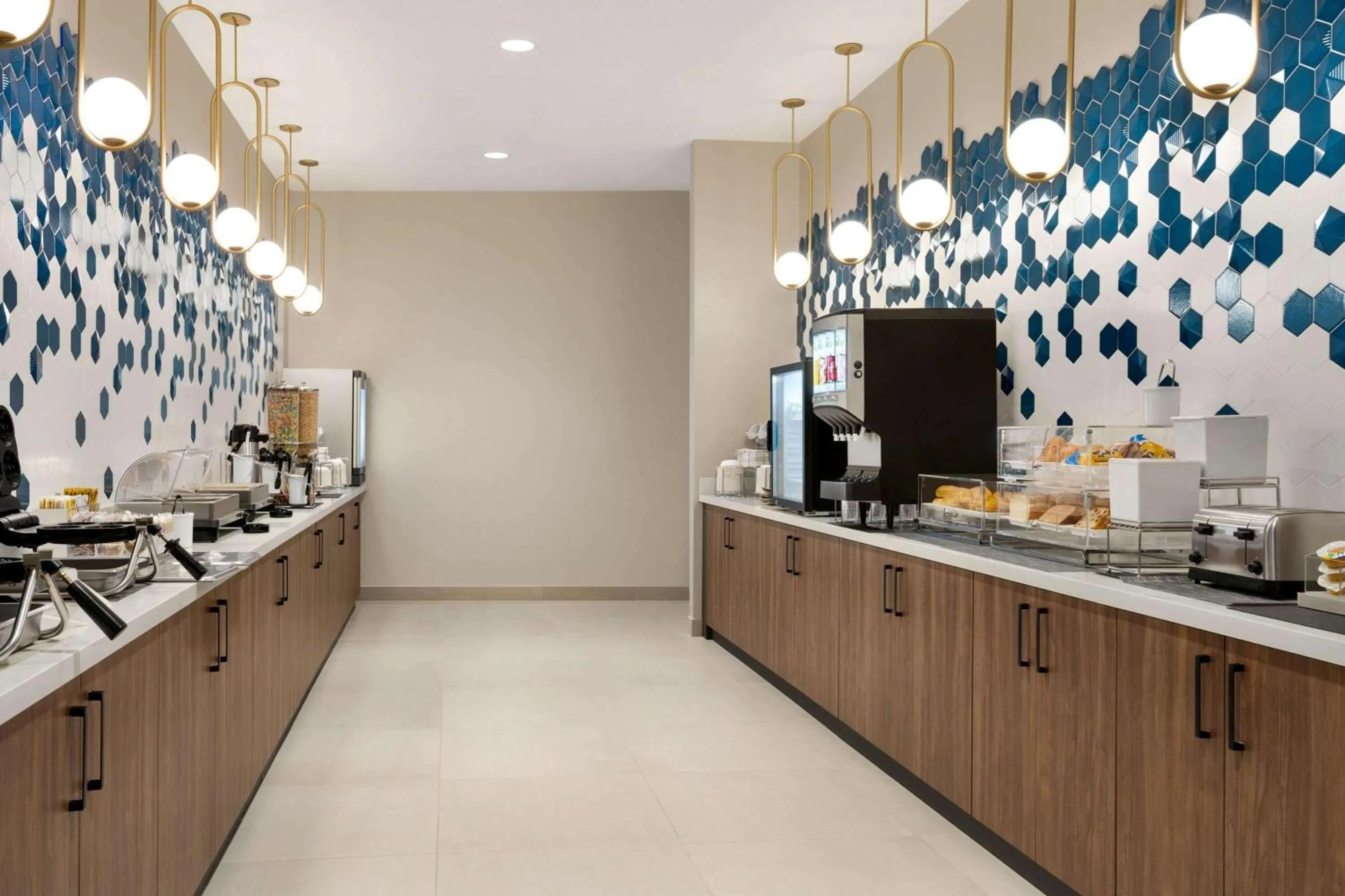 Breakfast in La Quinta Inn & Suites by Wyndham Denver Parker