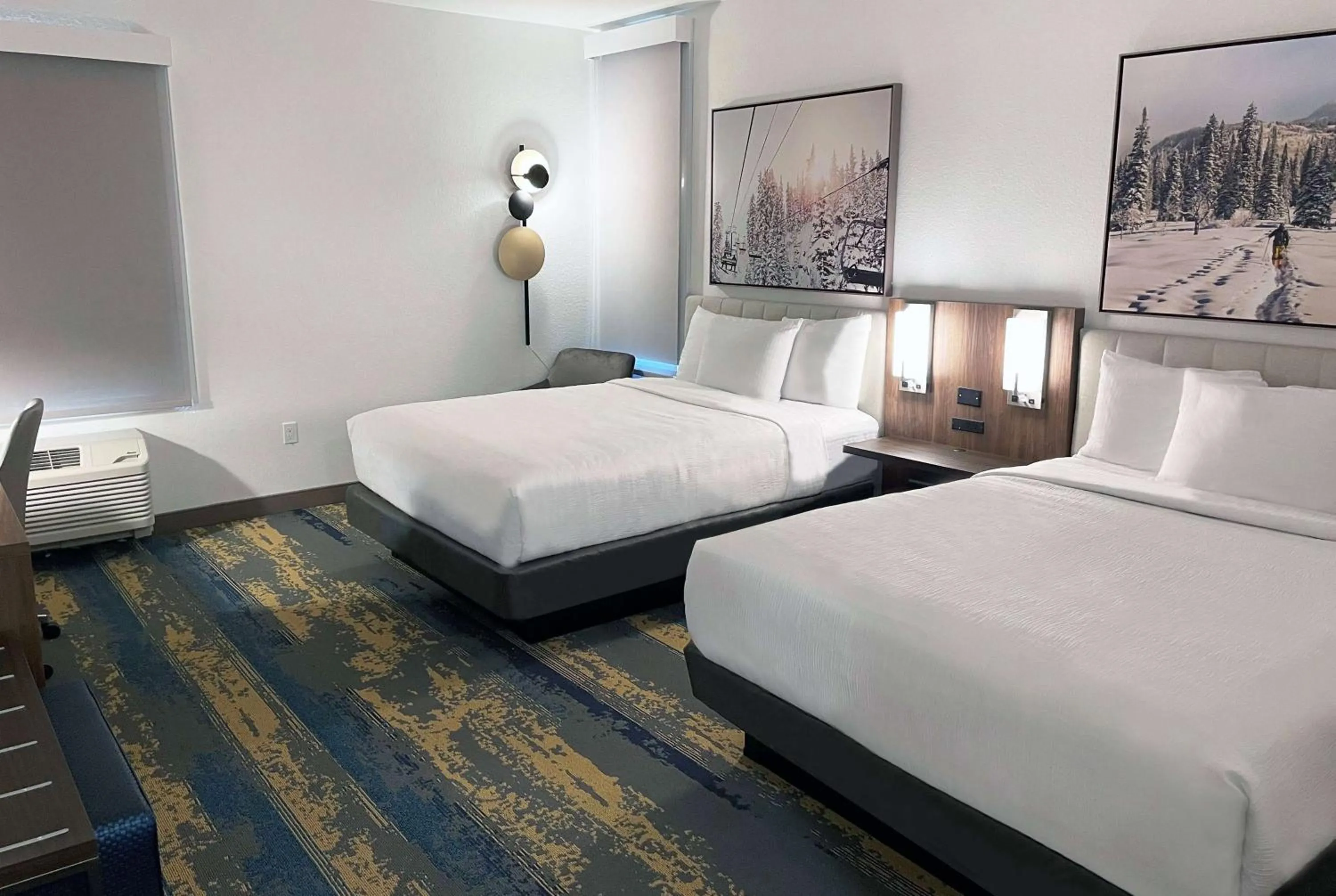 Photo of the whole room, Bed in La Quinta Inn & Suites by Wyndham Denver Parker