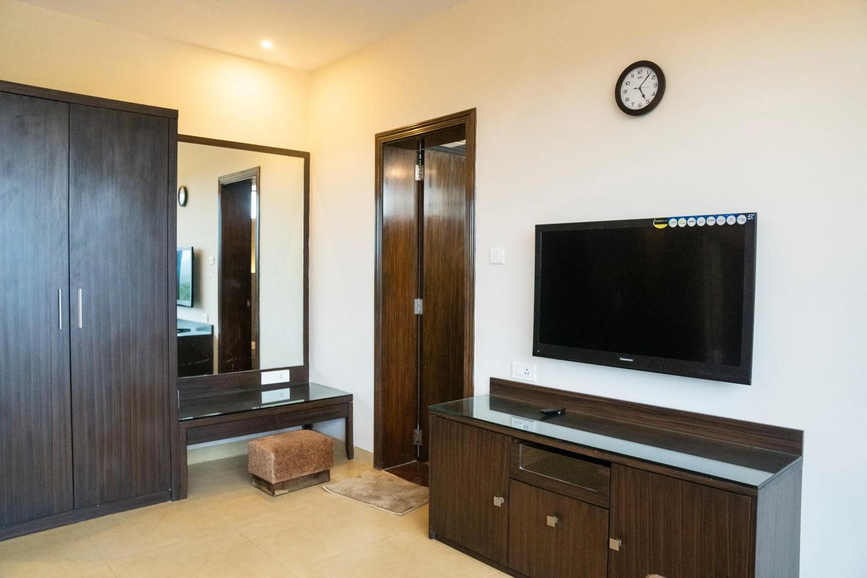 TV and multimedia in Greenleaf The Resort & Spa, Ganpatipule