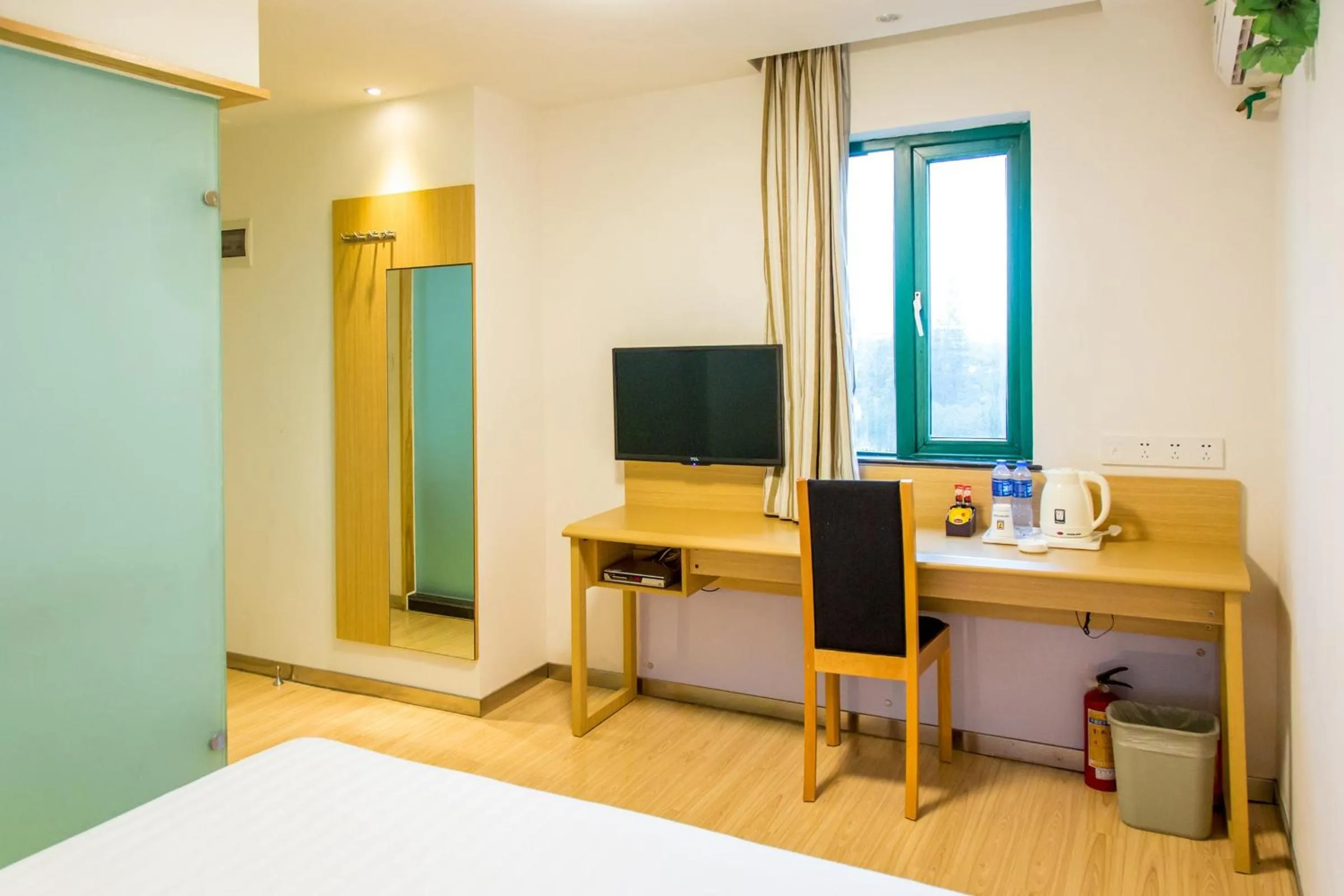 TV and multimedia in 7Days Premium Guangzhou Kecun Subway Station