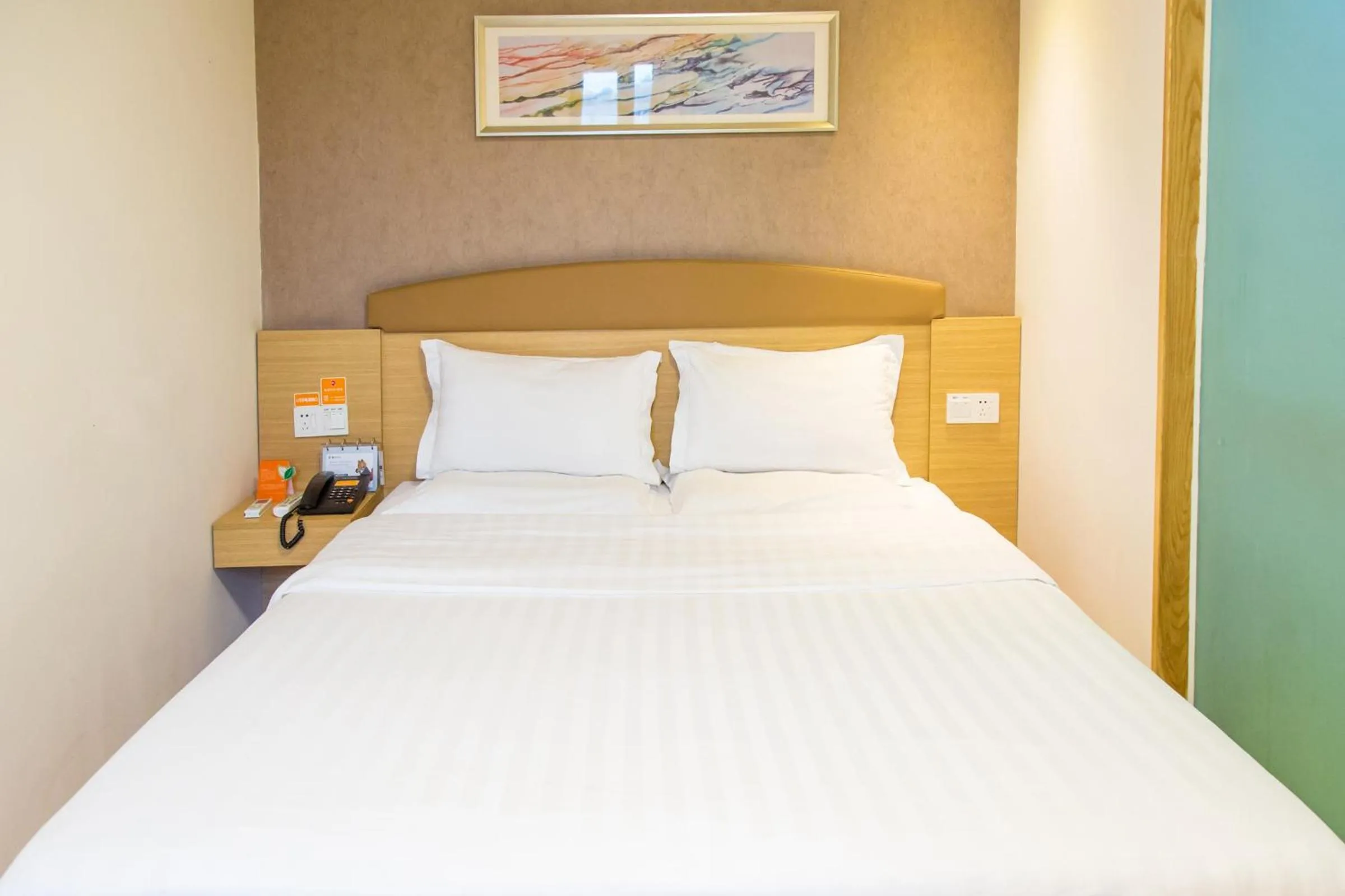 Bed in 7Days Premium Guangzhou Kecun Subway Station