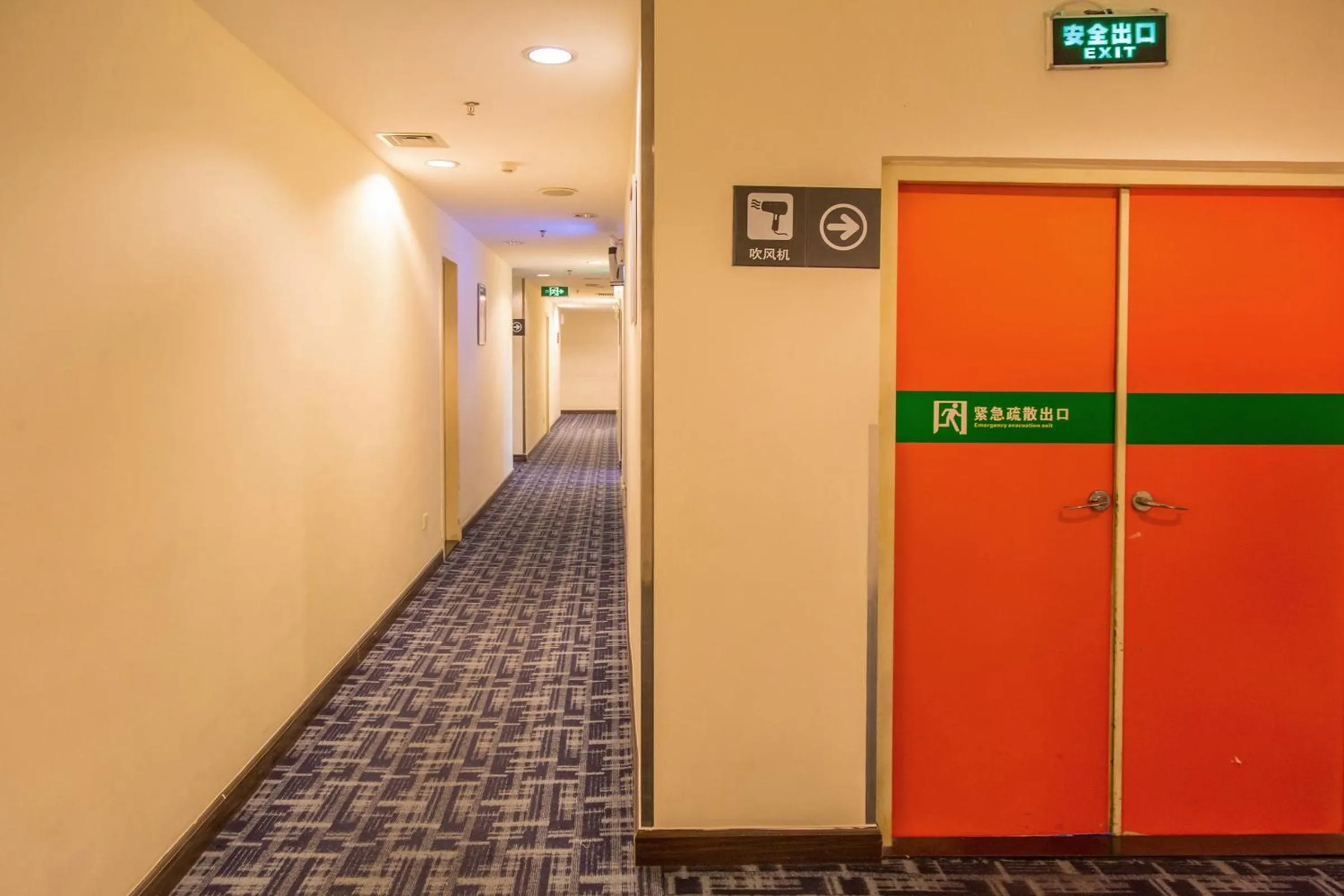 Decorative detail in 7Days Premium Guangzhou Kecun Subway Station