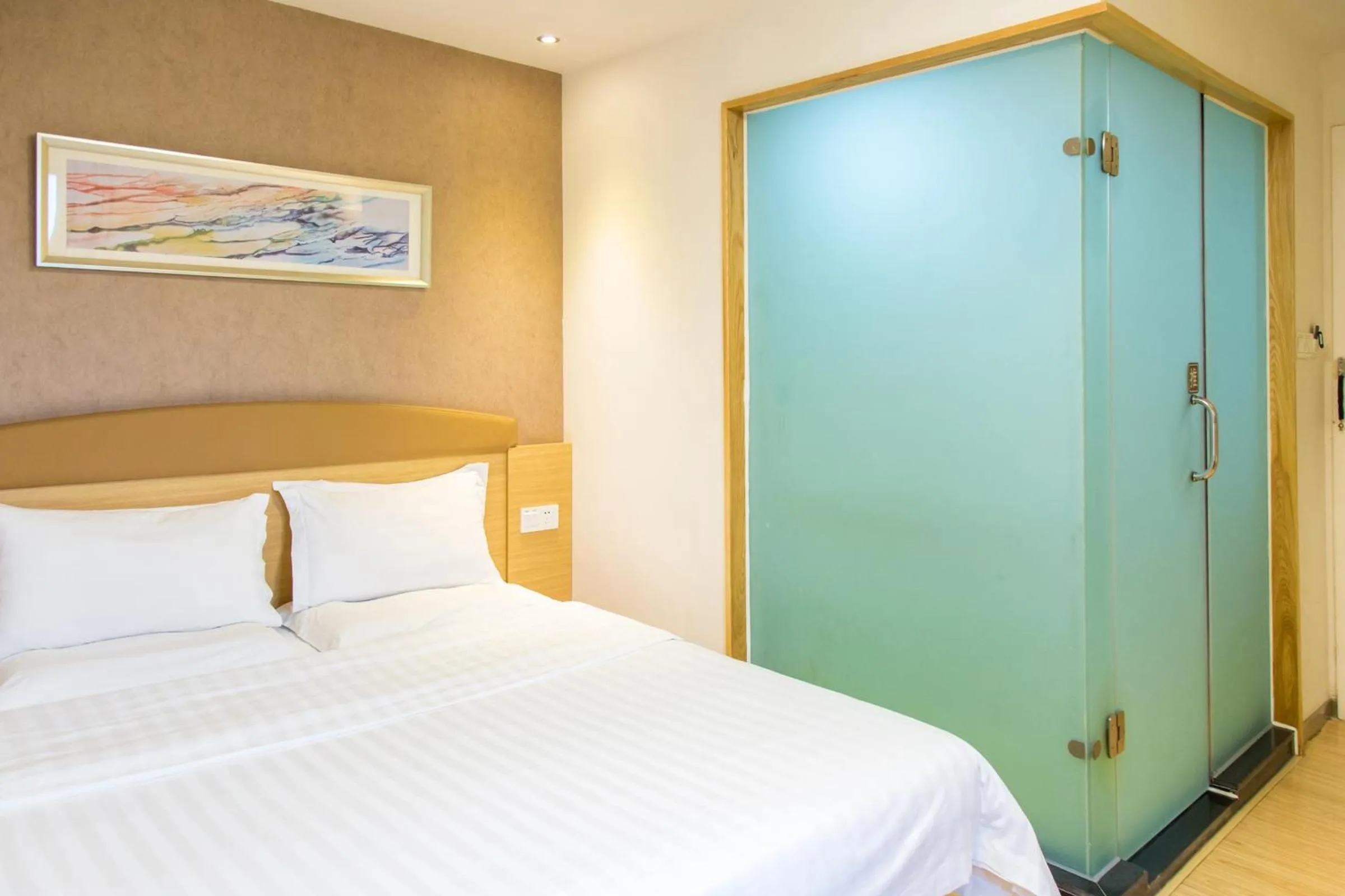 Bed in 7Days Premium Guangzhou Kecun Subway Station