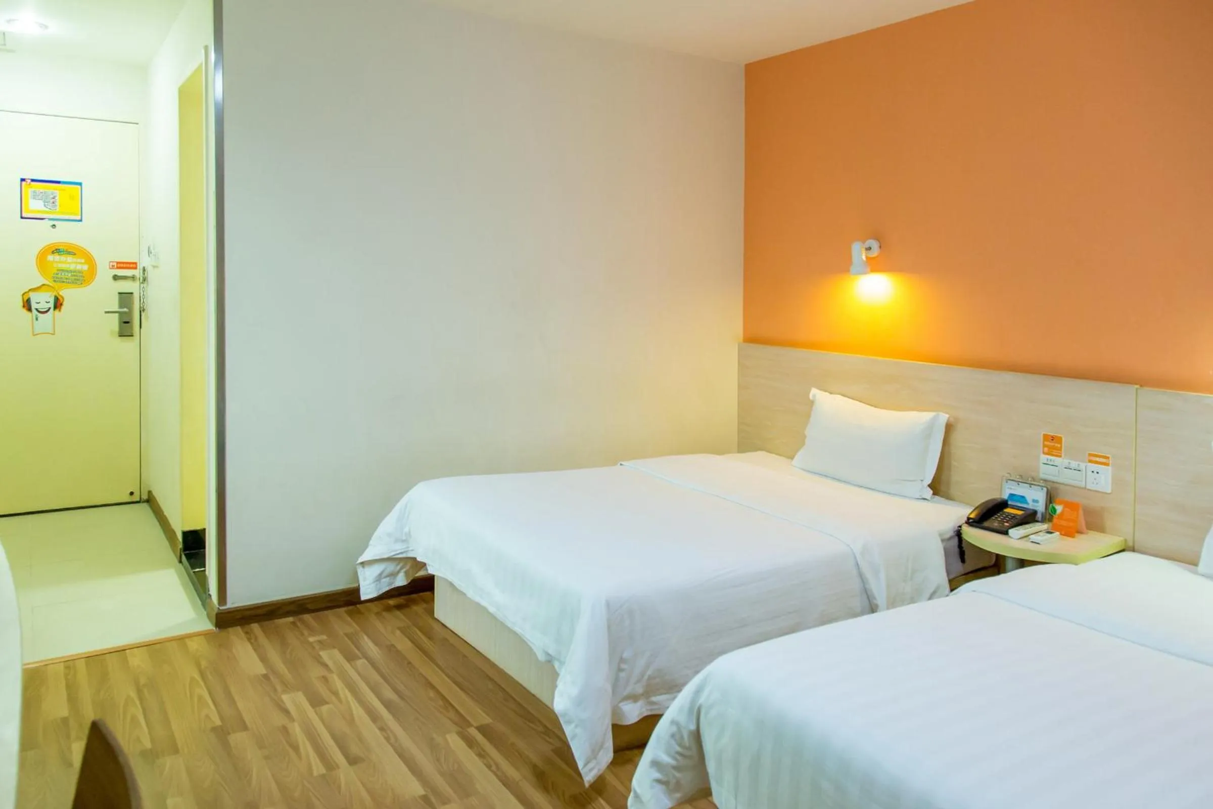 Bed in 7Days Premium Guangzhou Kecun Subway Station