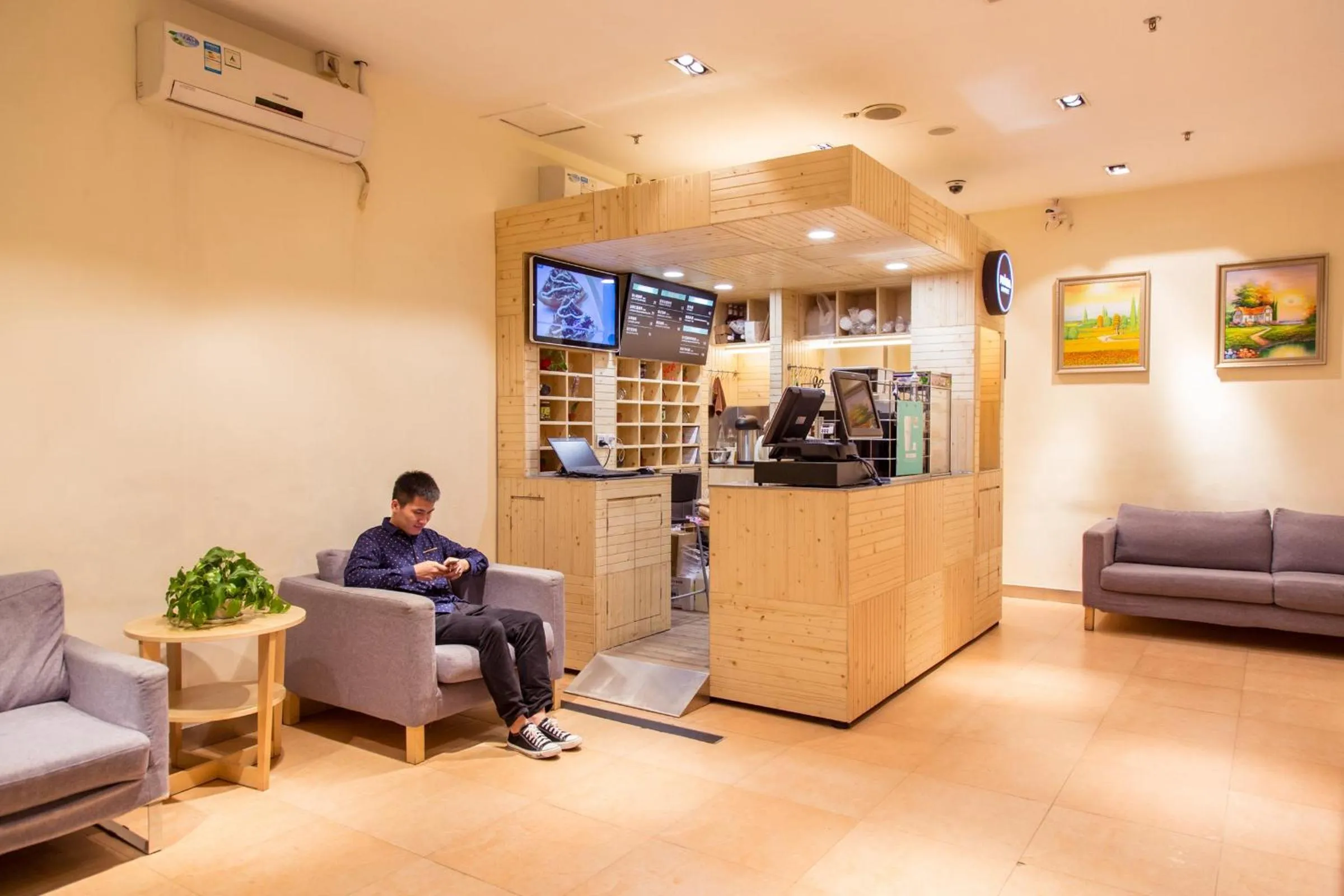 Lobby or reception in 7Days Premium Guangzhou Kecun Subway Station