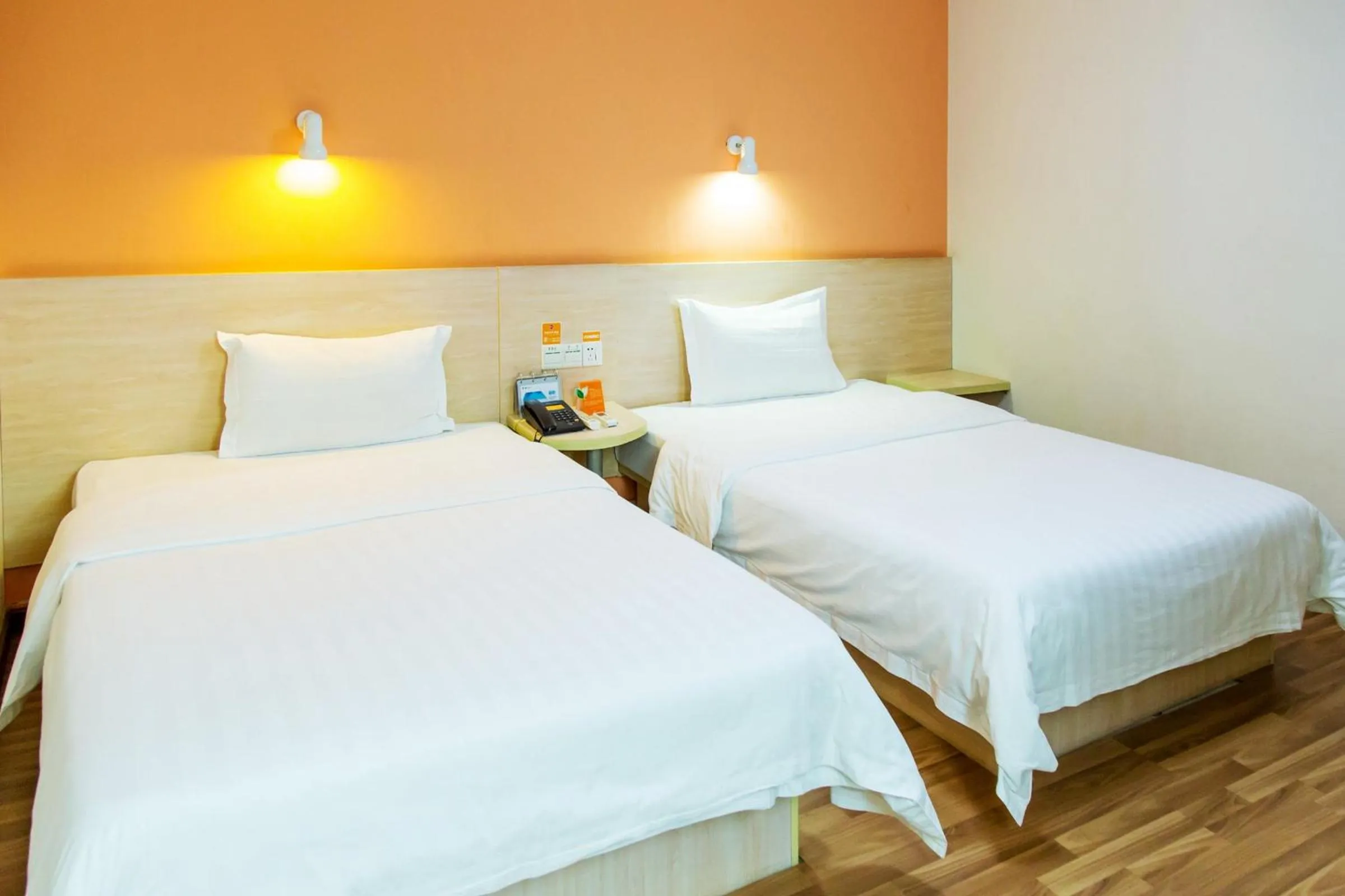 Bed in 7Days Premium Guangzhou Kecun Subway Station