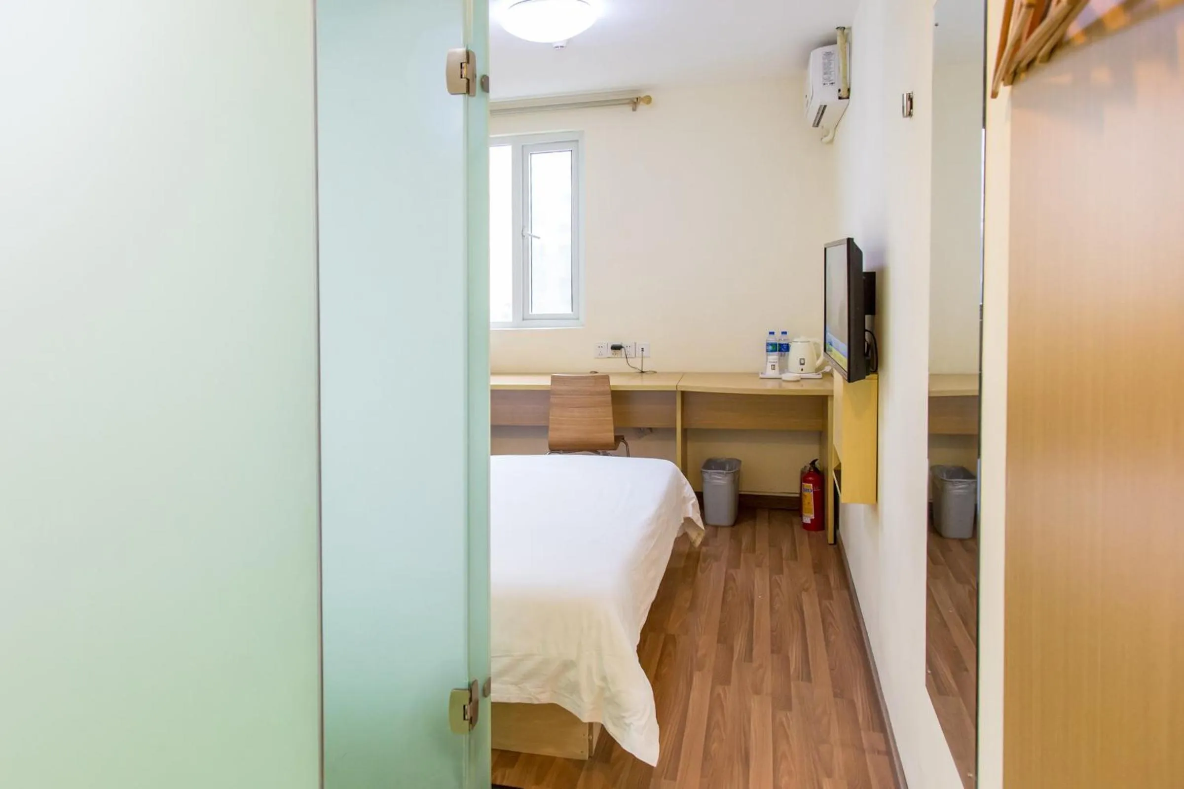 Bed in 7Days Premium Guangzhou Kecun Subway Station