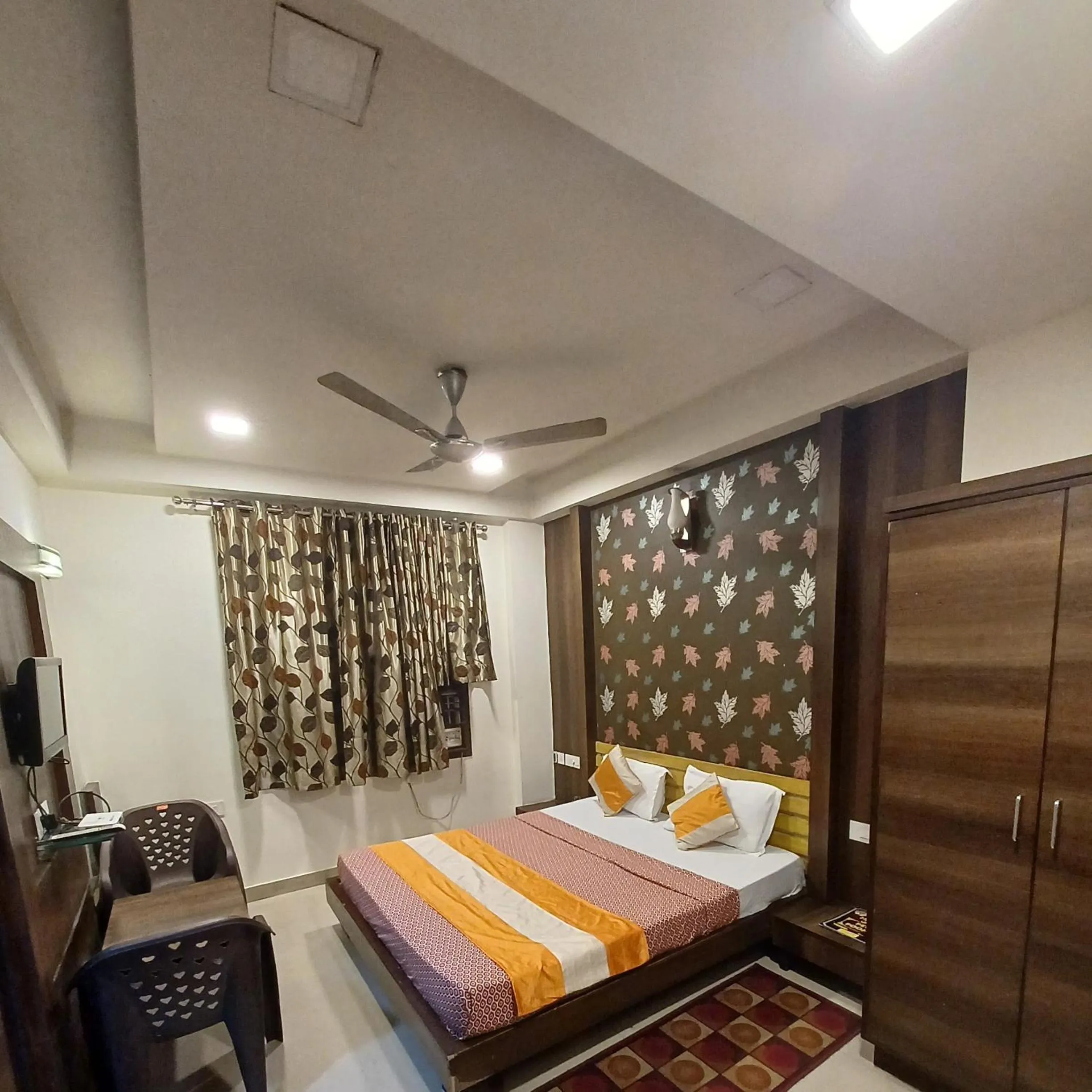 Bed in Hotel Mahadev Villa