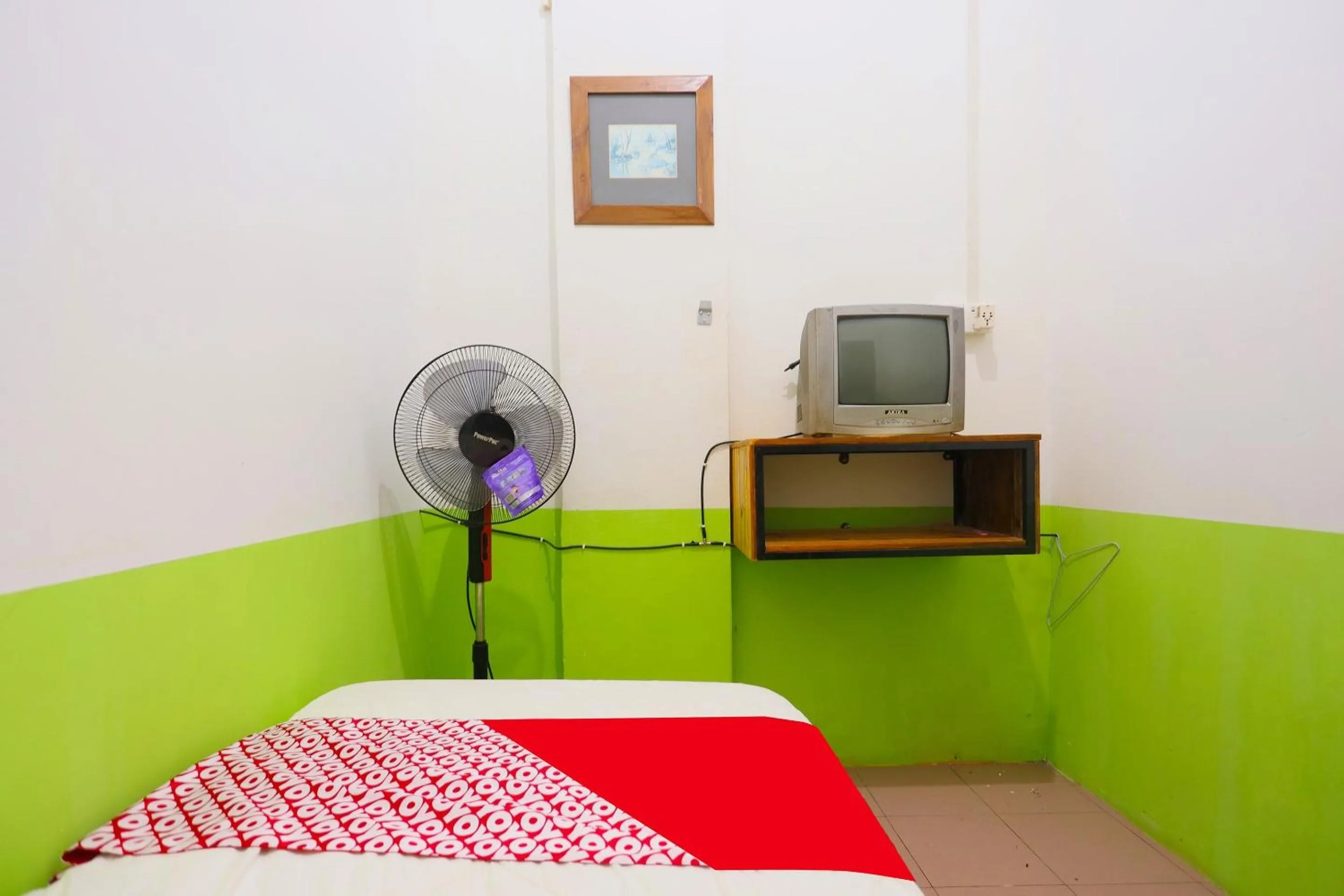 Bedroom in Hotel O Kartika Guest House SyariahNearPantai Stres