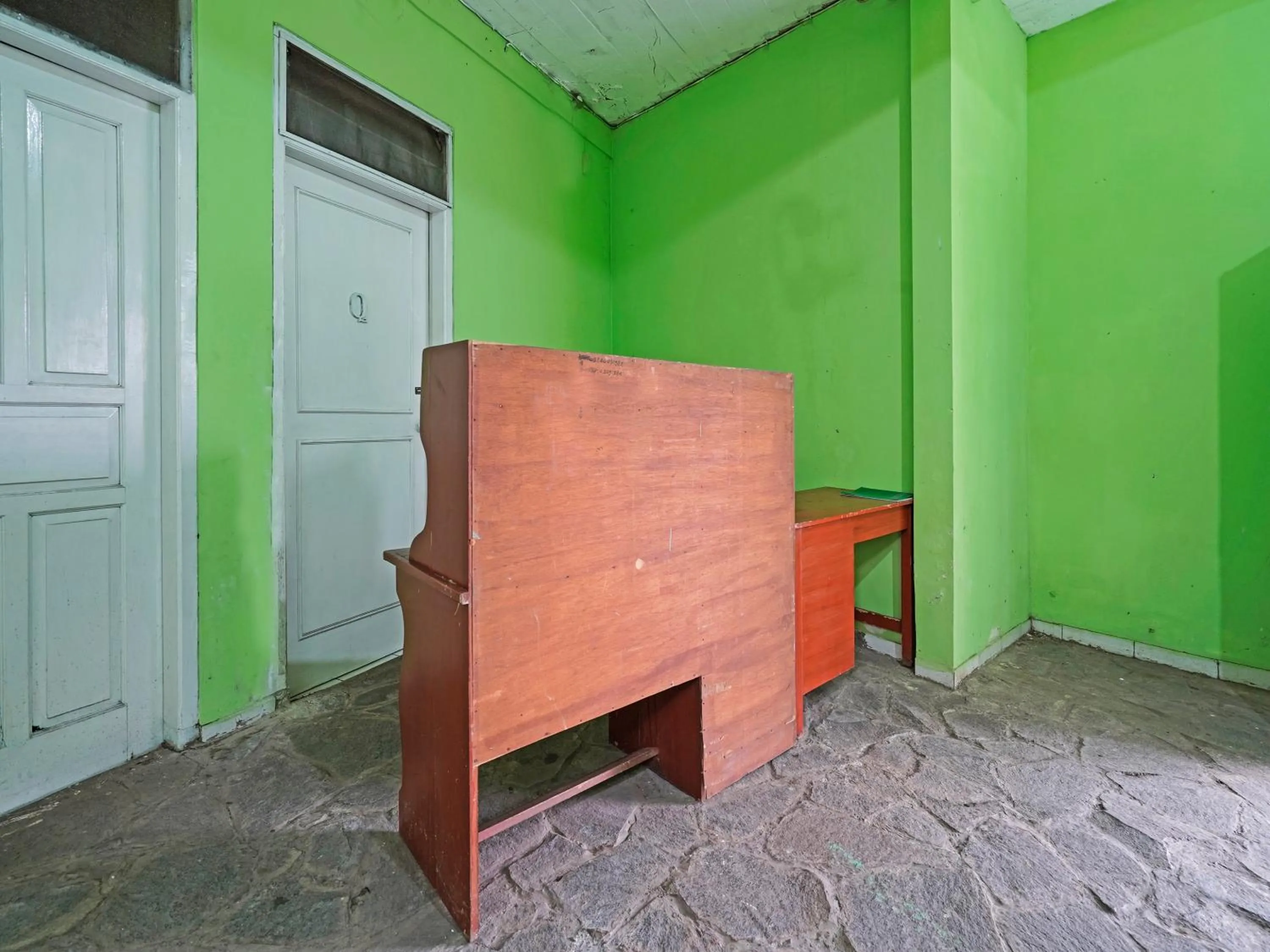 Lobby or reception in SPOT ON 91325 Pondok Hijau Guest House Syariah