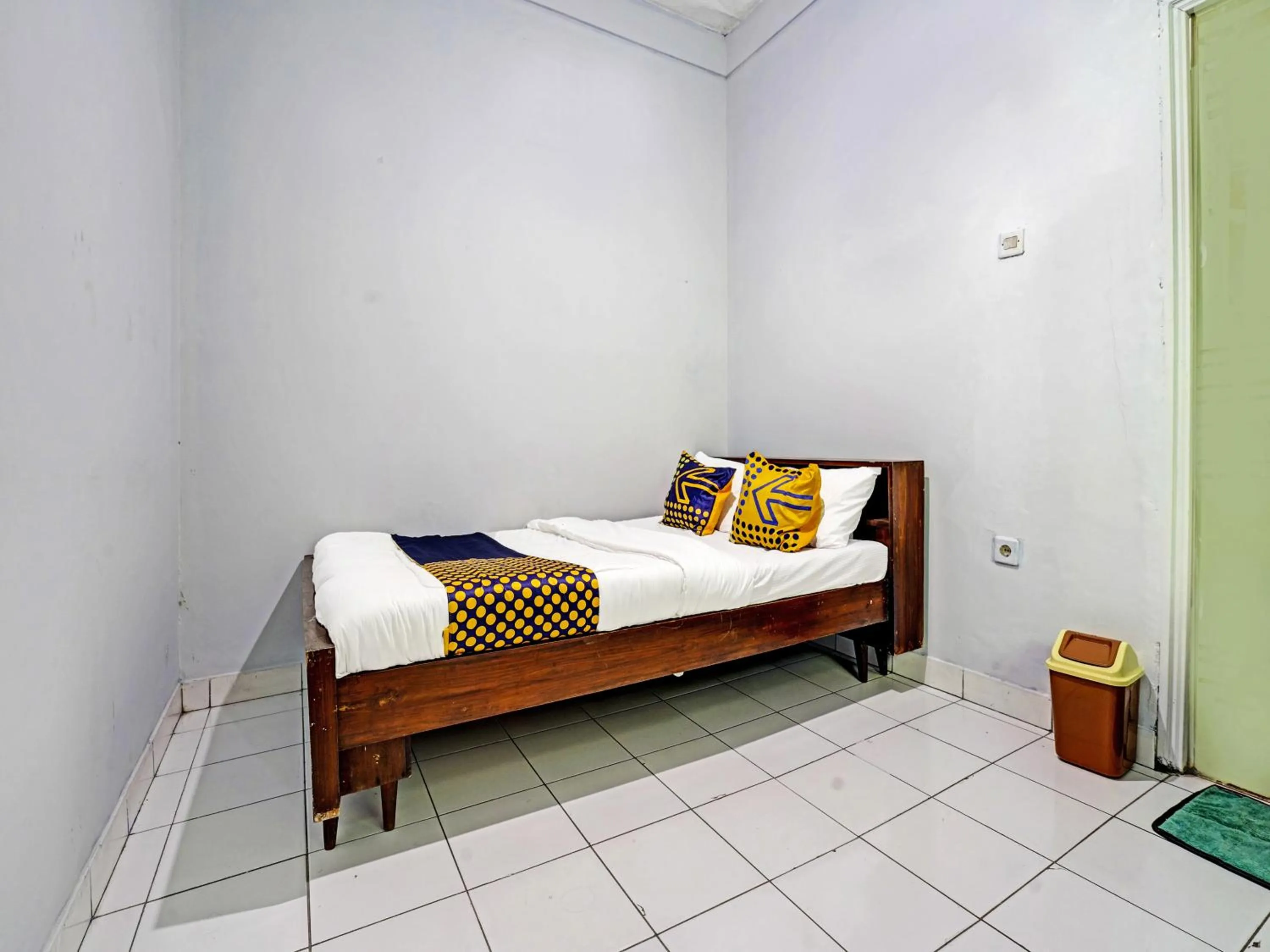 Bedroom in SPOT ON 91325 Pondok Hijau Guest House Syariah