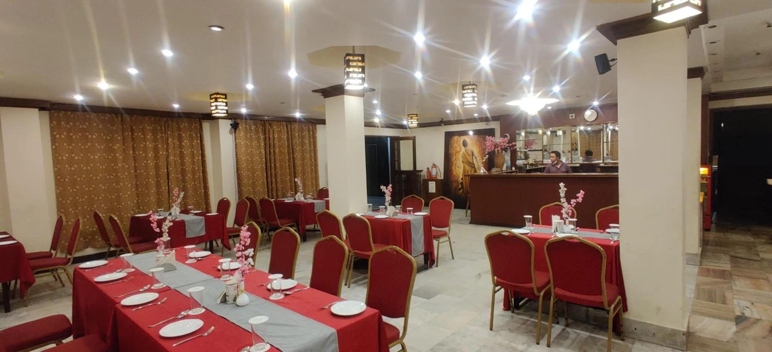 Restaurant/places to eat in HOTEL RENDEZVOUS