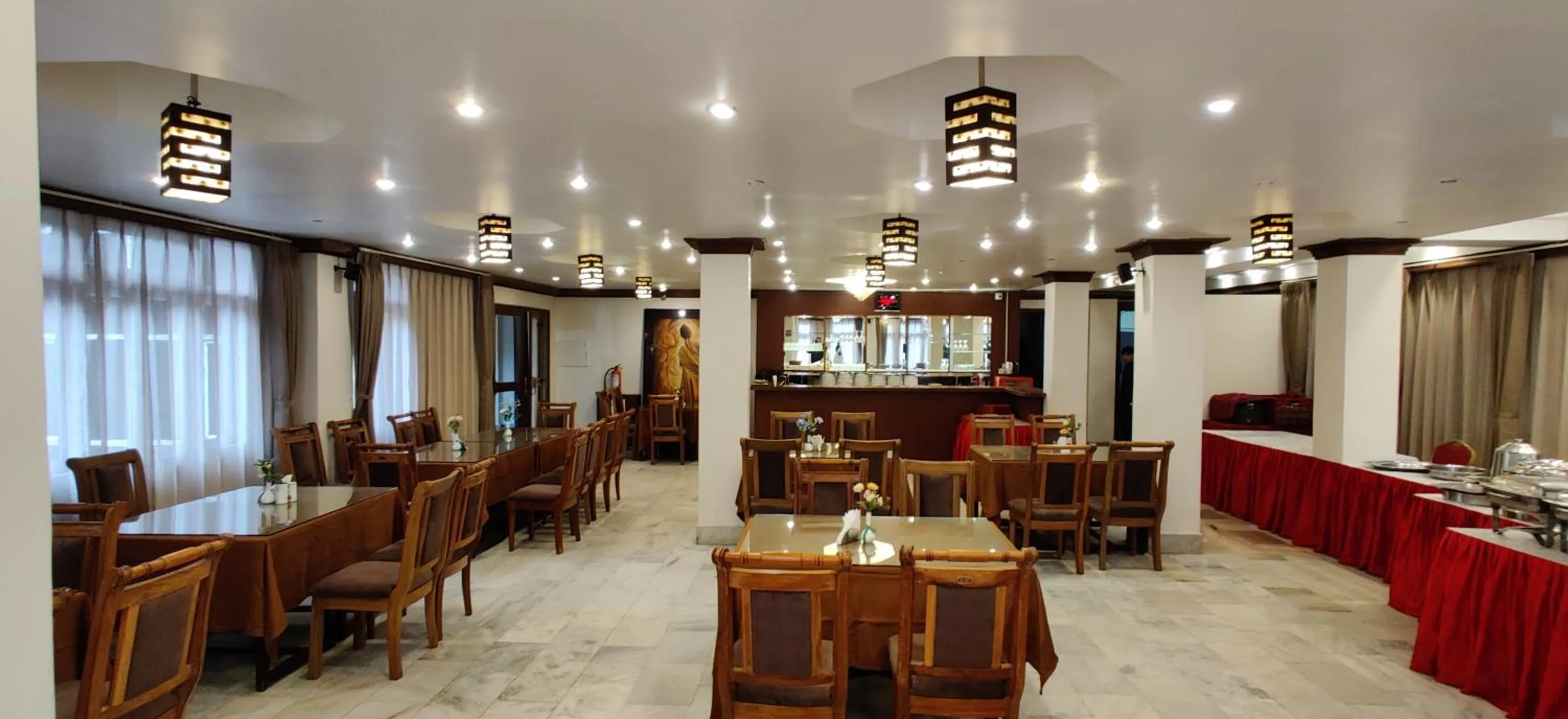 Restaurant/places to eat in HOTEL RENDEZVOUS