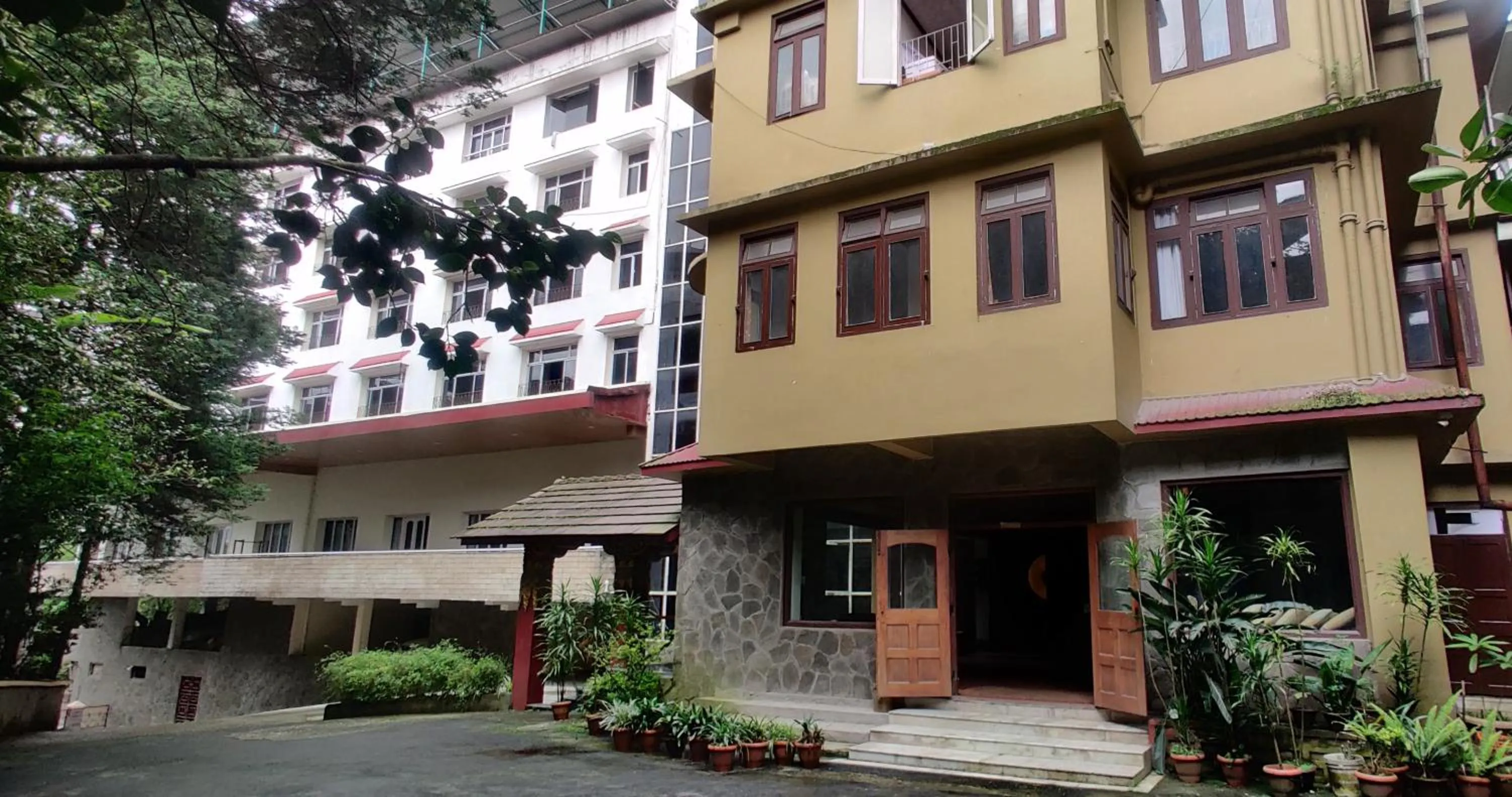 Property building in HOTEL RENDEZVOUS