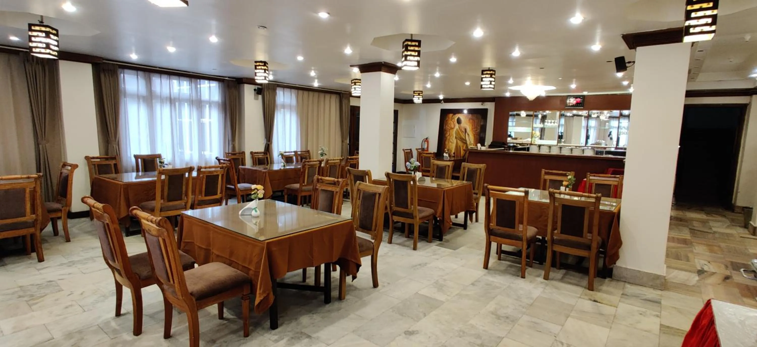 Restaurant/places to eat in HOTEL RENDEZVOUS
