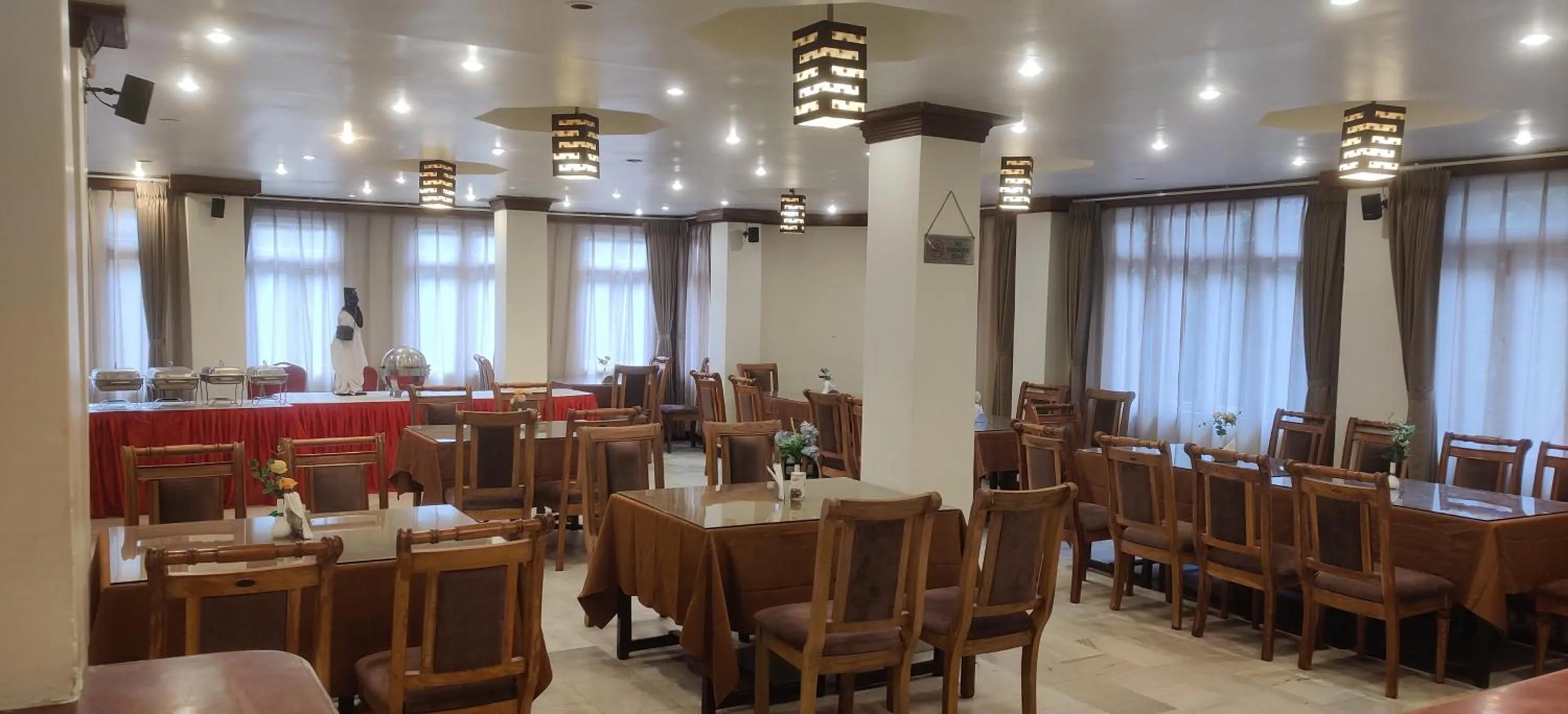 Restaurant/places to eat in HOTEL RENDEZVOUS