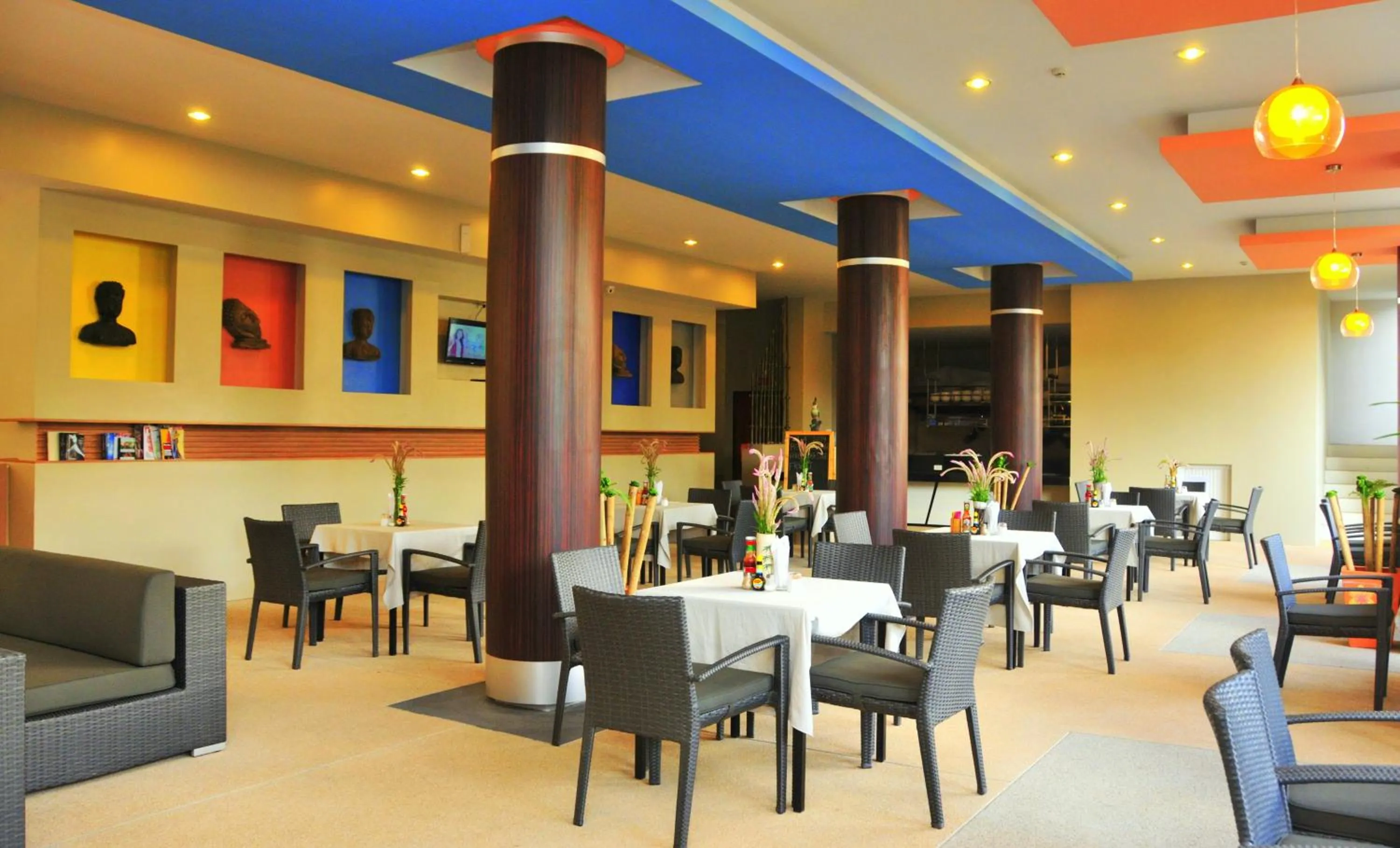 Restaurant/places to eat in AM Surin Place - SHA Extra Plus